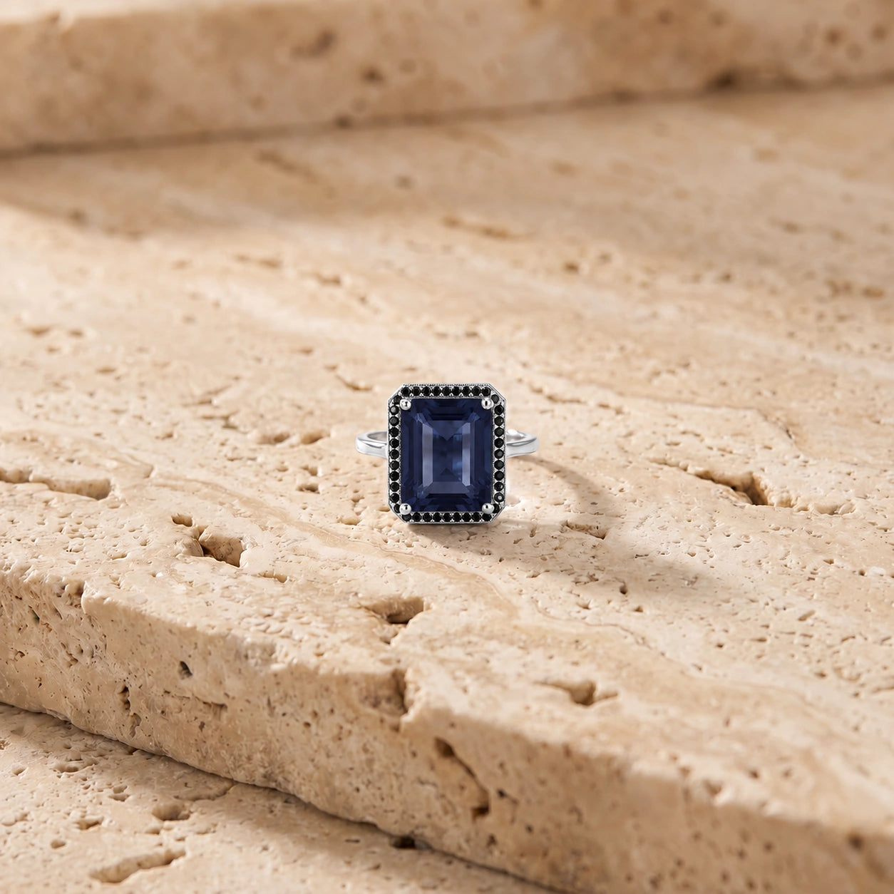 White Gold Ring Sapphire 10K — Nives