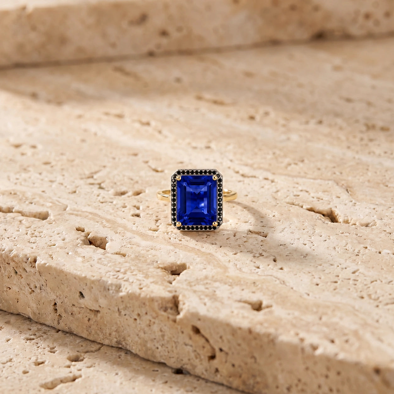 Yellow Gold Ring Sapphire 10K — Nives