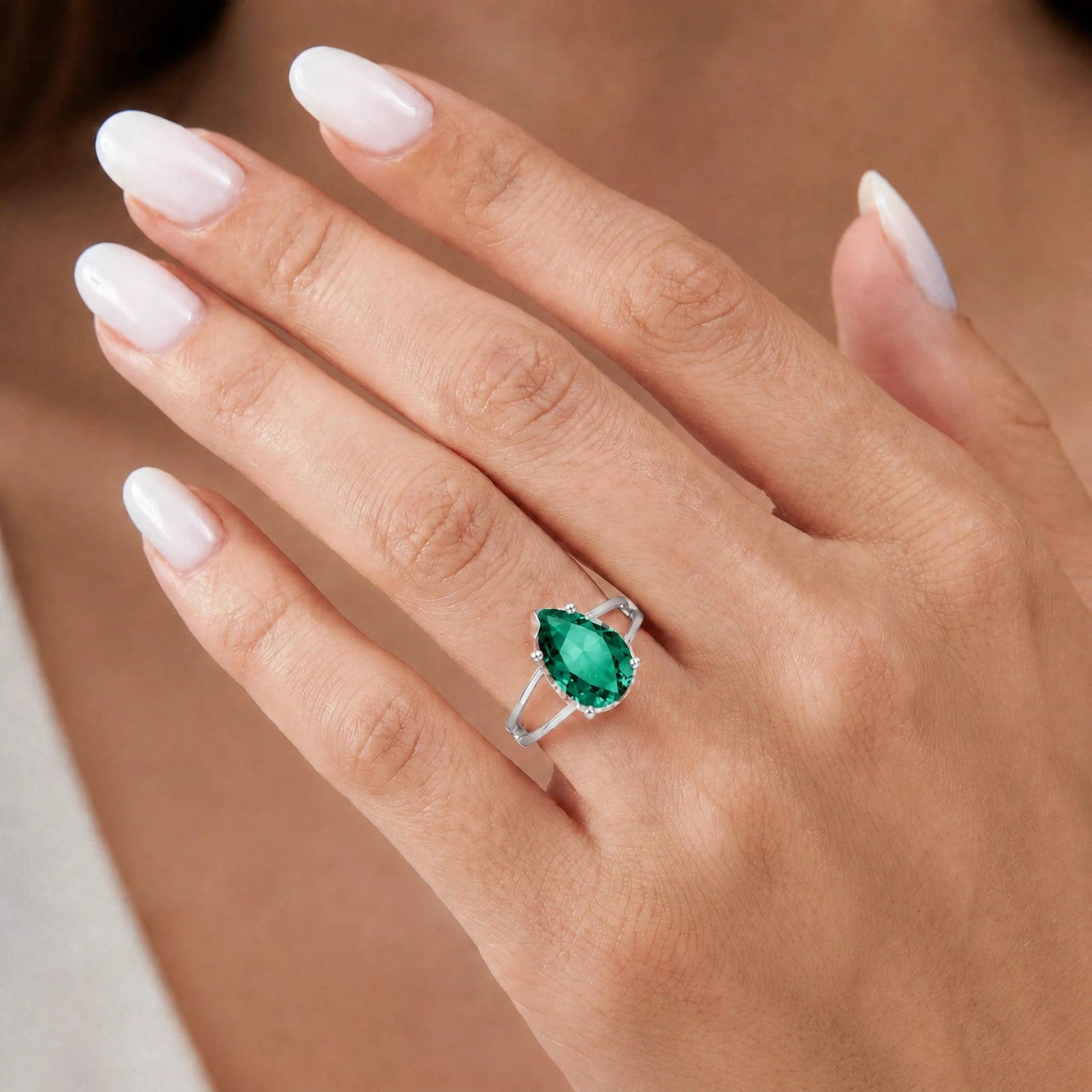 White Gold Heirloom Ring Emerald 10K — Aurora