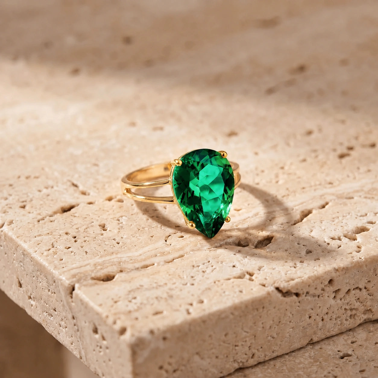 Yellow Gold Heirloom Ring Emerald 10K — Aurora