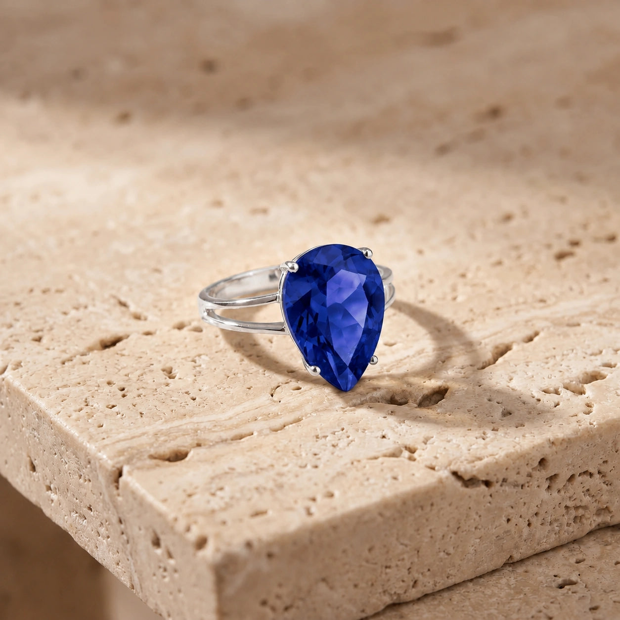 White Gold Heirloom Ring Sapphire 10K — Aurora