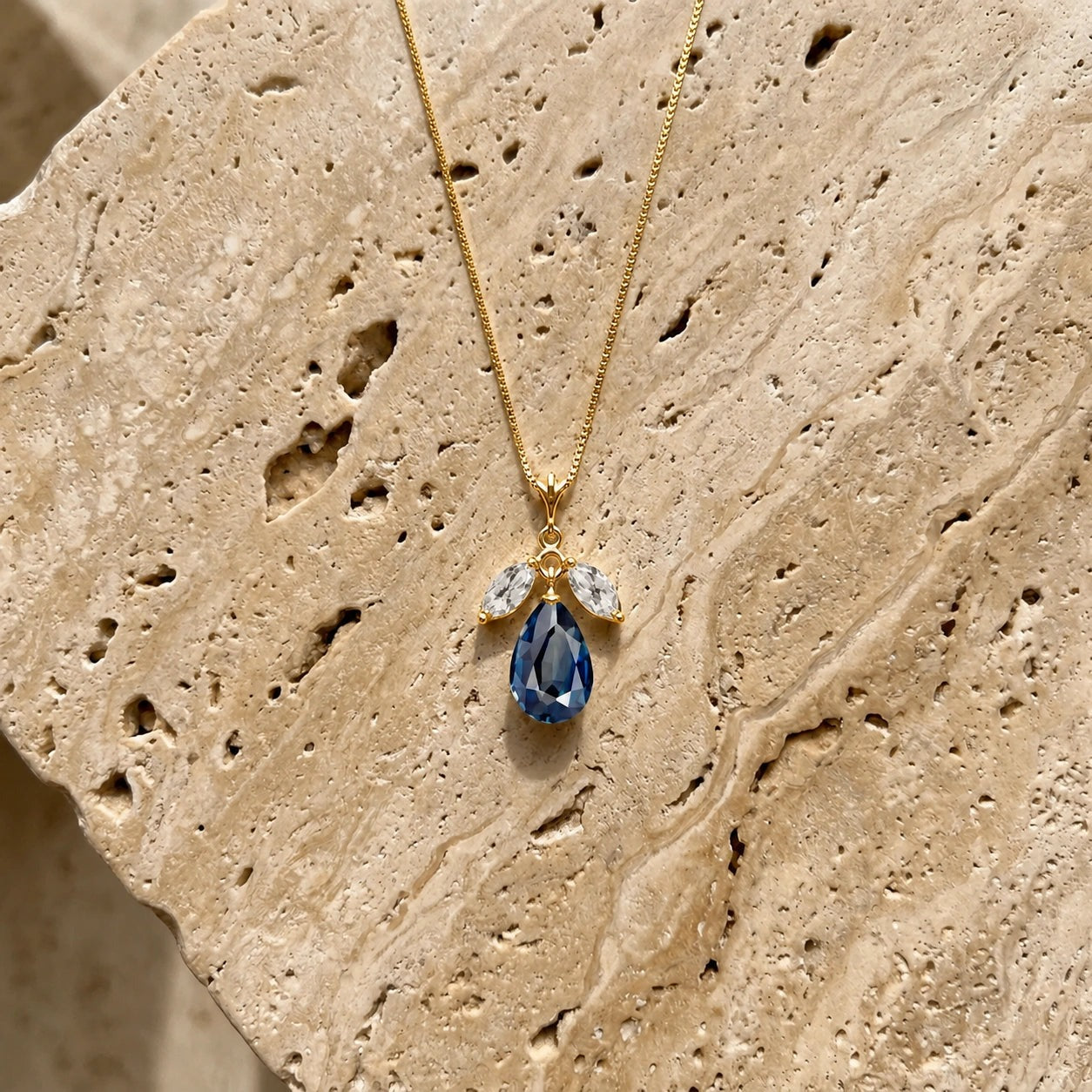 Yellow Gold Necklace Emerald 10K — Laura
