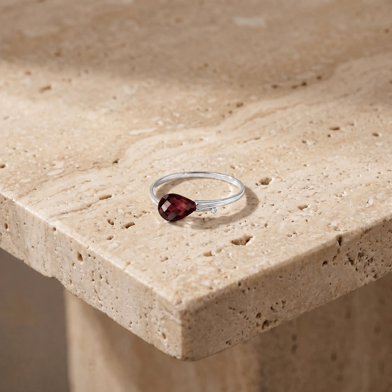 White Gold Garnet & Diamond — Editta