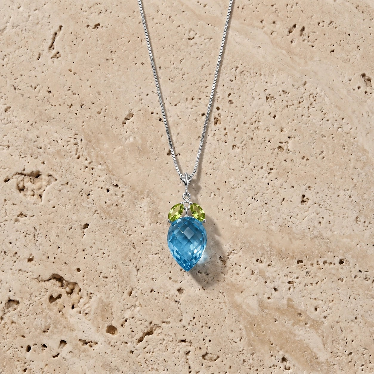 White Gold Pendant Necklace Emerald 10K — Graziella