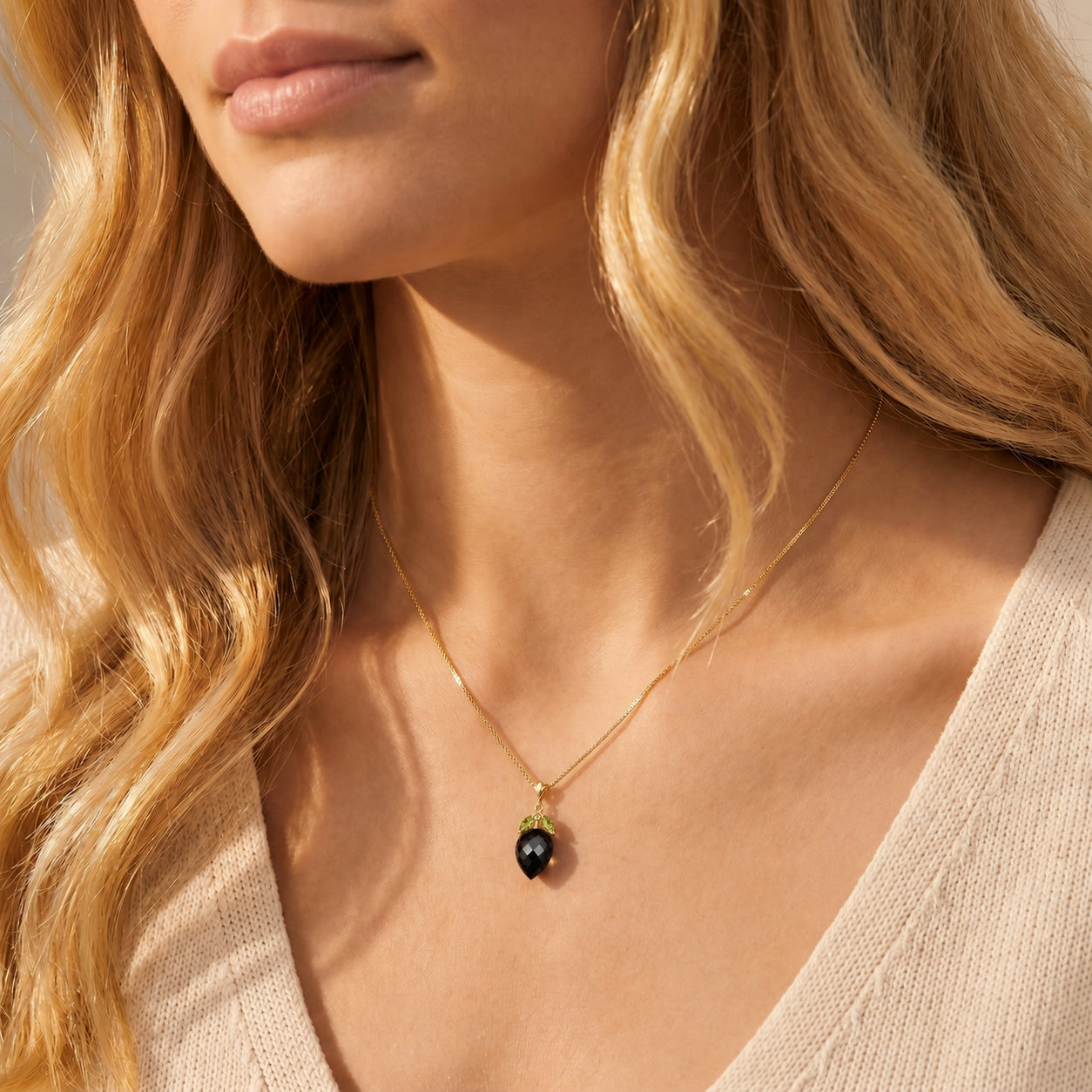 Yellow Gold Pendant Necklace Spinel 10K — Graziella