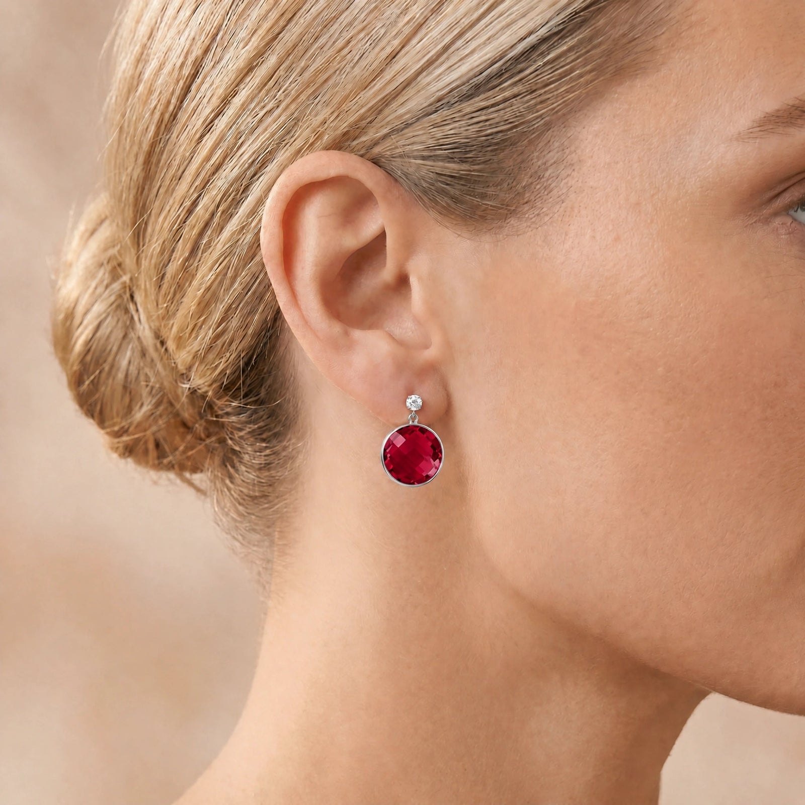 White Gold Ruby & Diamond — Mariaalbertina