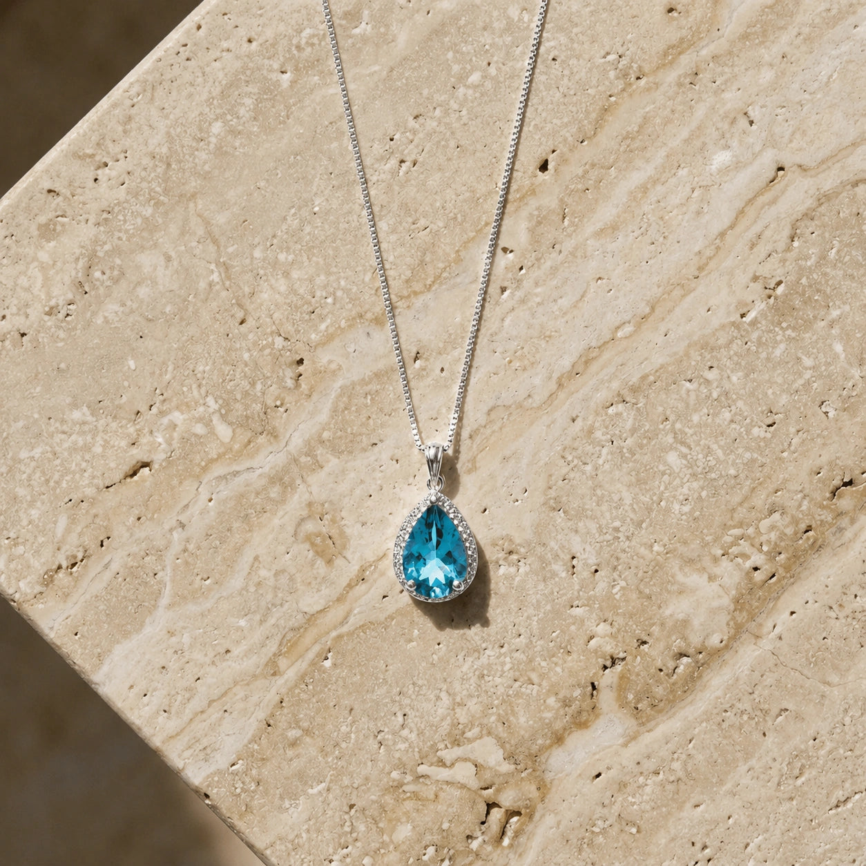 White Gold Pendant Necklace Blue Topaz 10K — Carmen