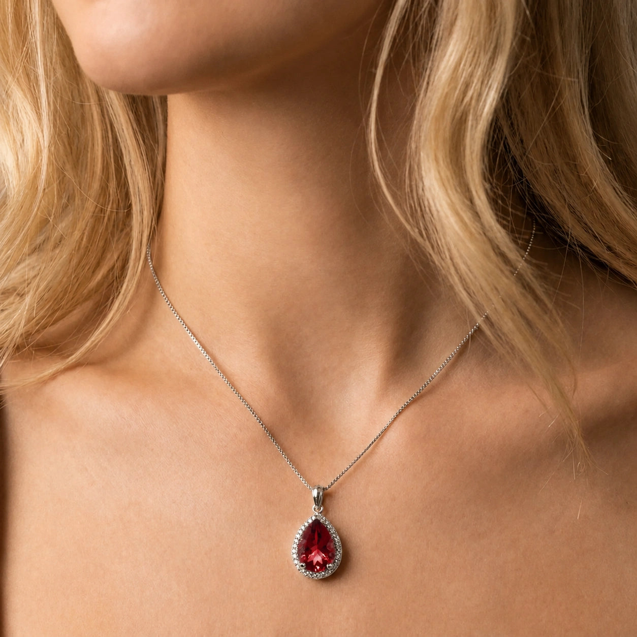White Gold Pendant Necklace Garnet 10K — Carmen