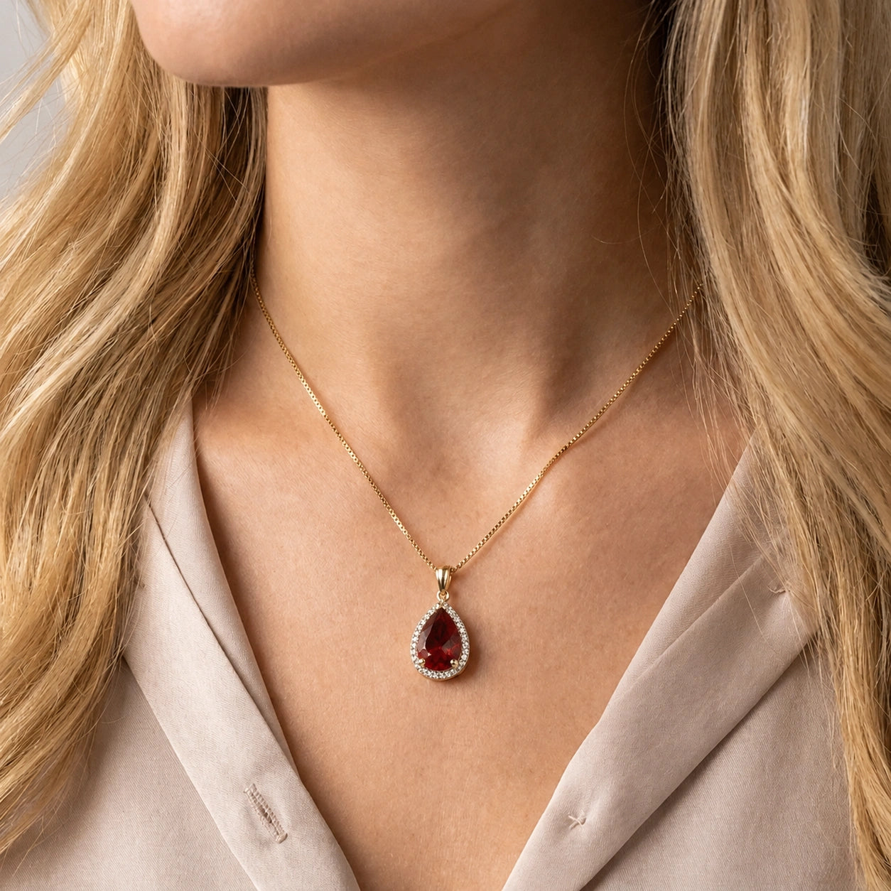 Yellow Gold Pendant Necklace Garnet 10K — Carmen
