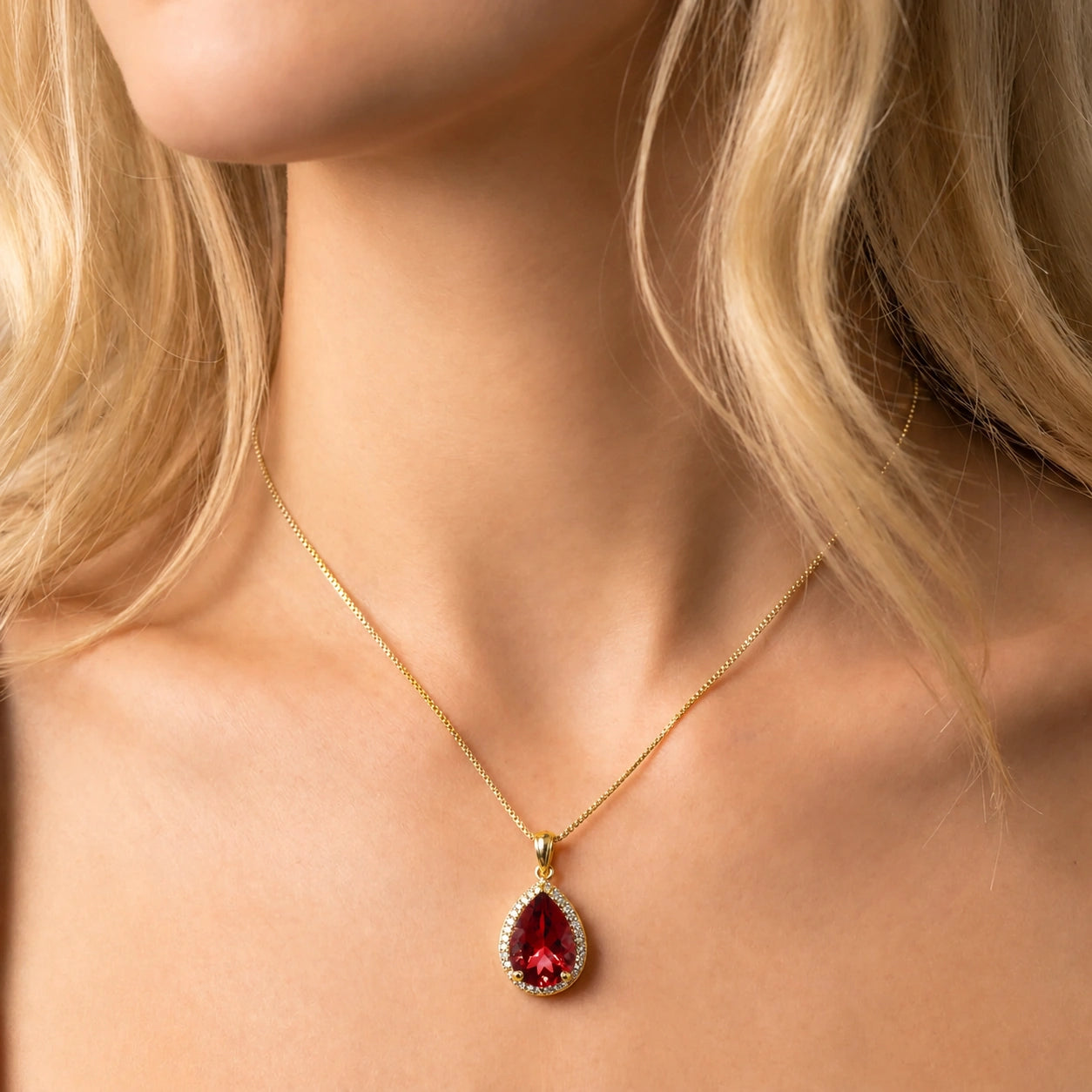Yellow Gold Pendant Necklace Garnet 10K — Carmen