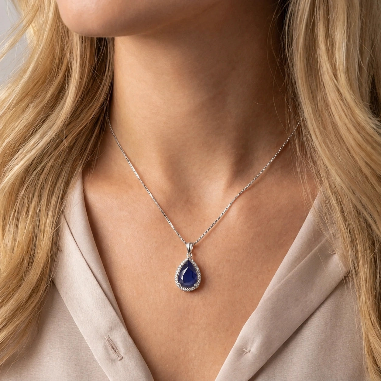 White Gold Pendant Necklace Sapphire 10K — Carmen