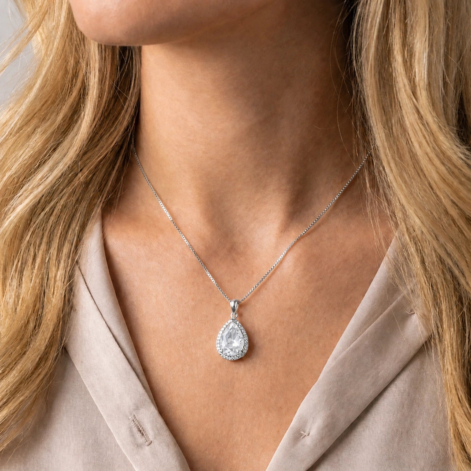 White Gold Pendant Necklace White Topaz 10K — Carmen