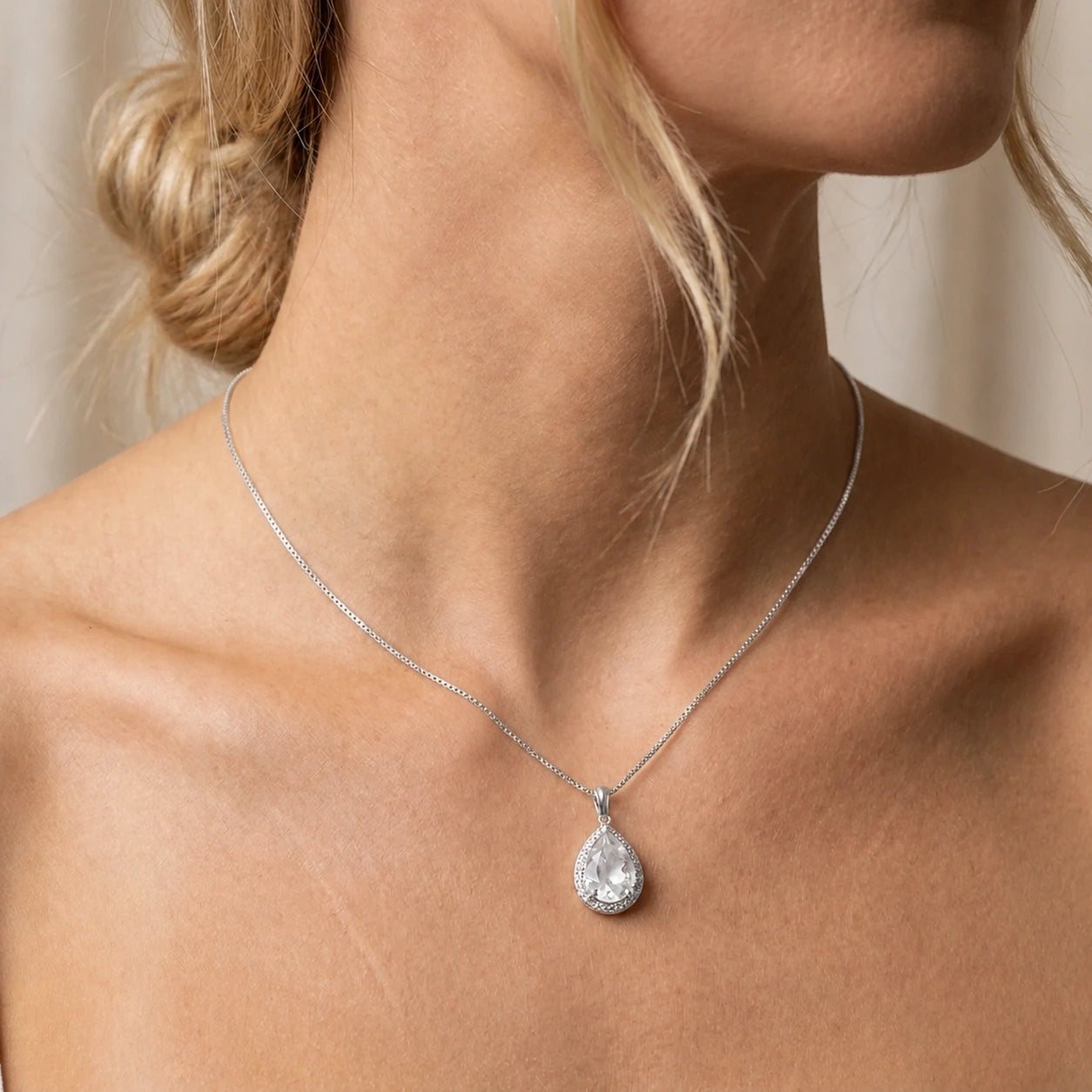 White Gold Pendant Necklace White Topaz 10K — Carmen