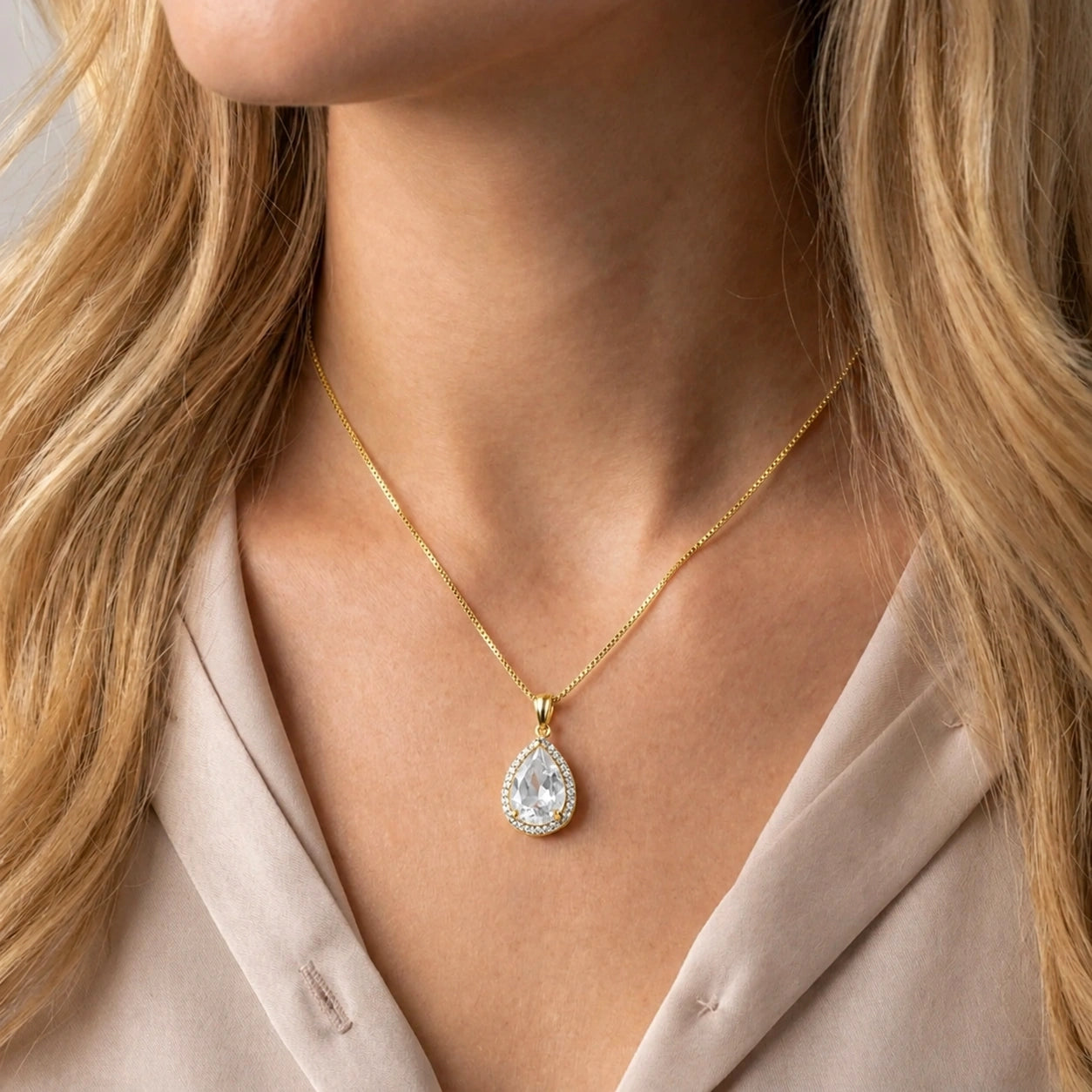 Yellow Gold Pendant Necklace White Topaz 10K — Carmen