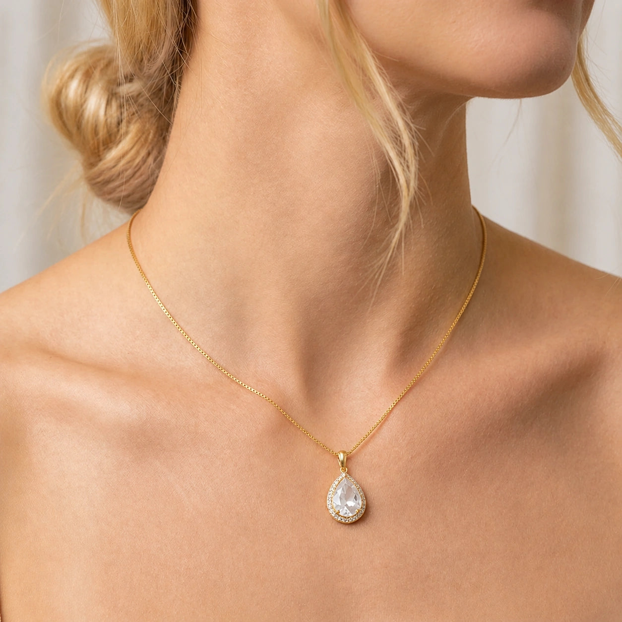 Yellow Gold Pendant Necklace White Topaz 10K — Carmen