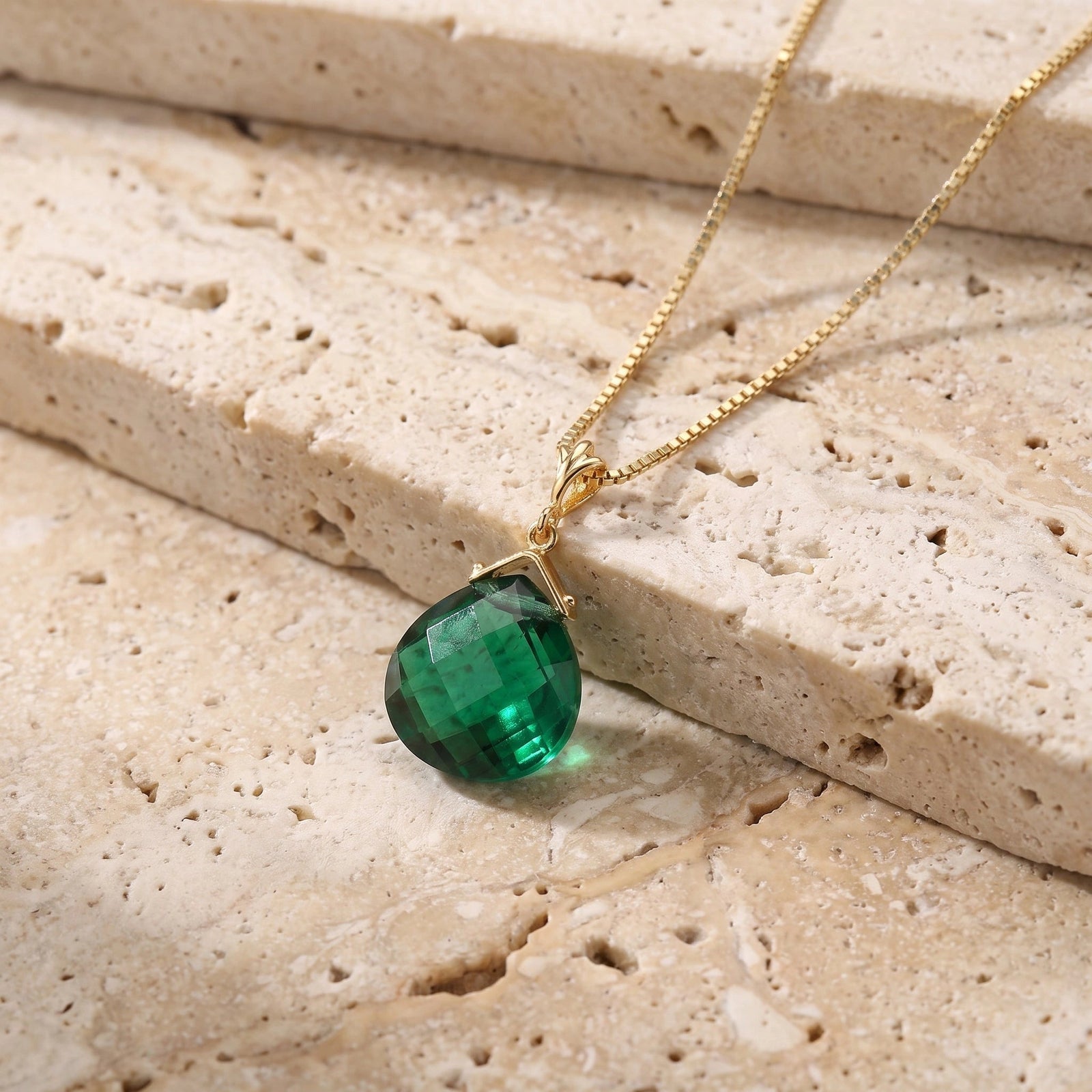 Yellow Gold Necklace Emerald 10K — Mafalda