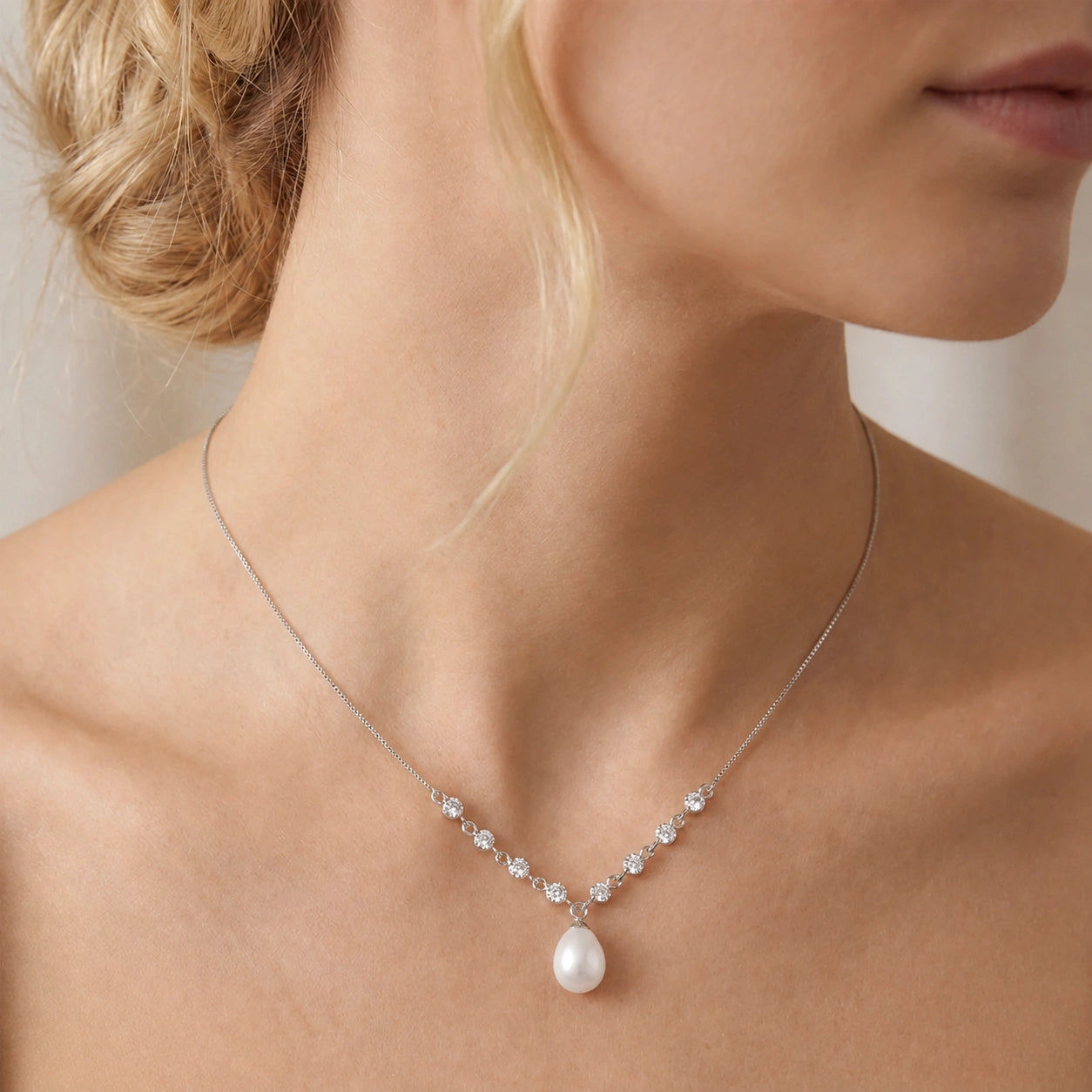 White Gold Diamond & Pearl — Clarice