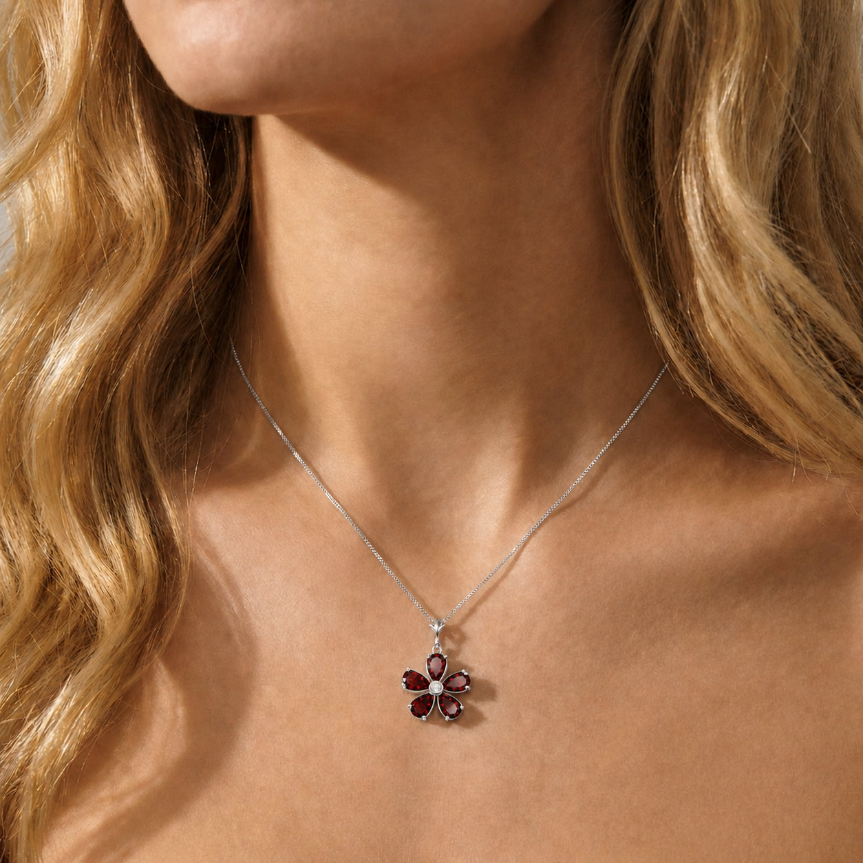 White Gold Radiance Necklace Emerald 10K — Felicita