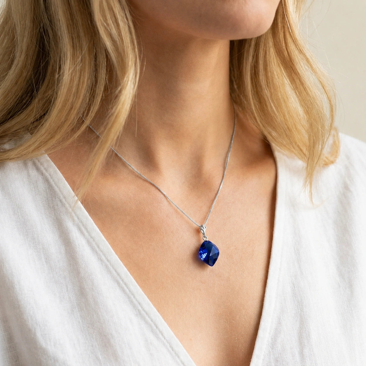 White Gold Sapphire — Dionisia