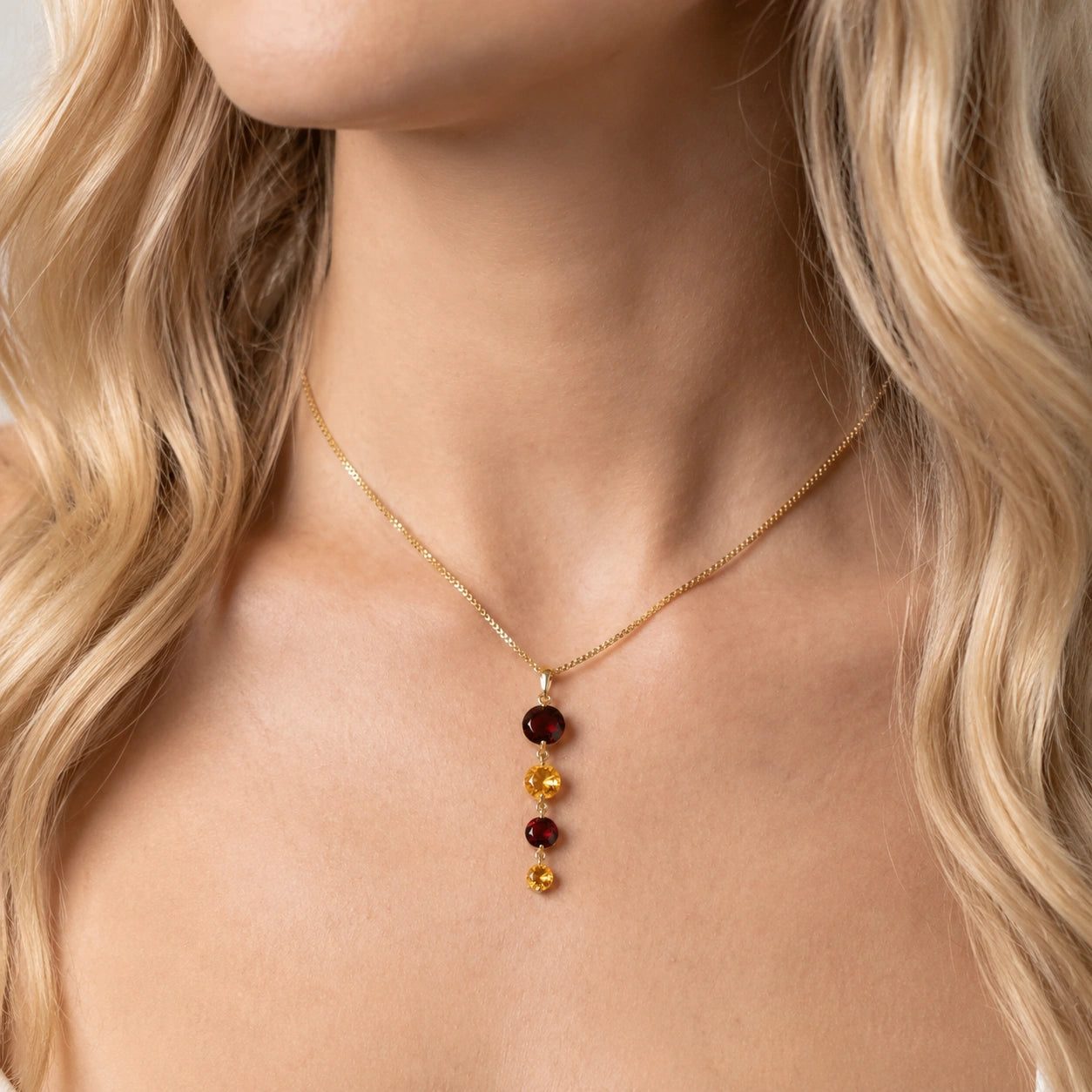 Yellow Gold Classic Necklace Blue Topaz 10K — Clementina