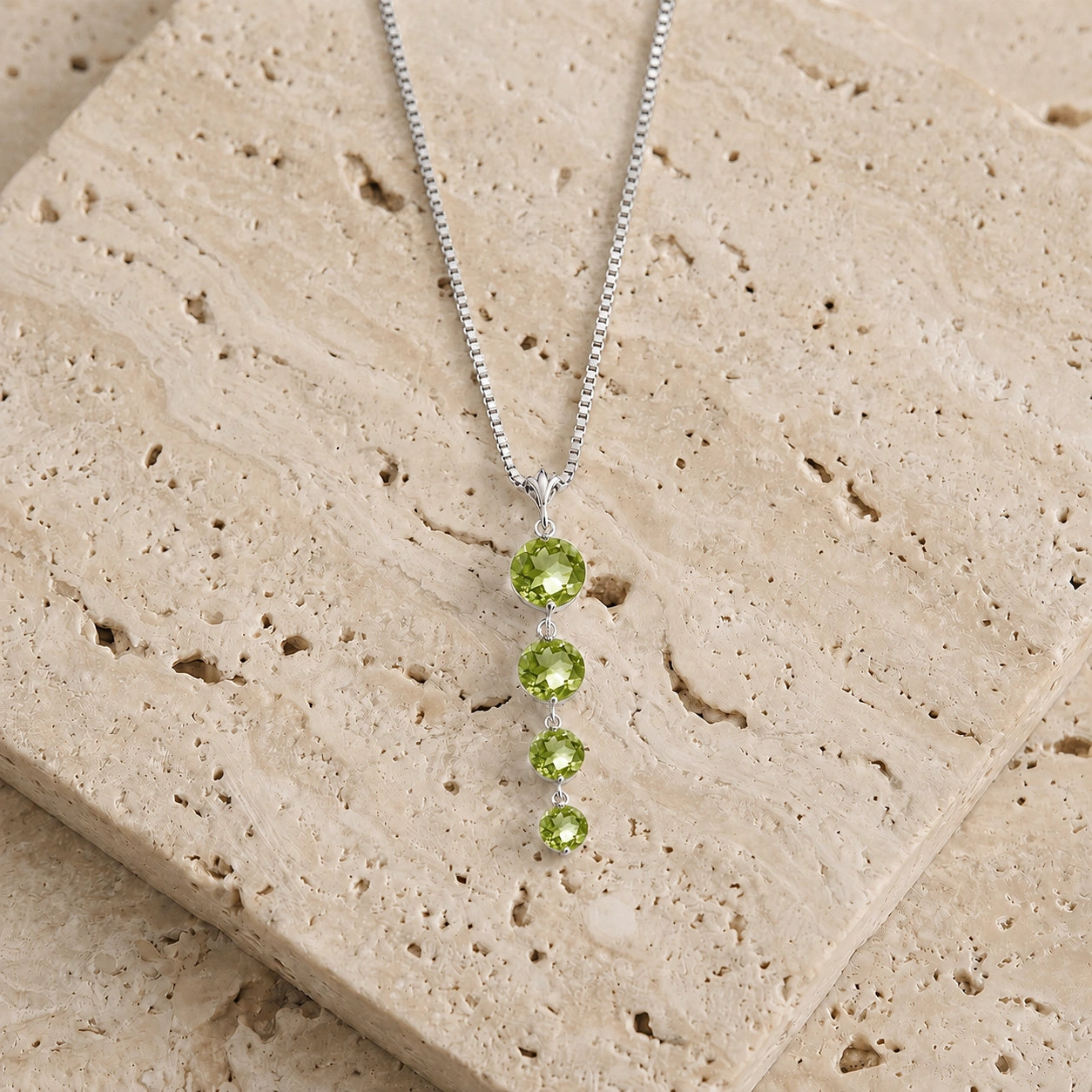 White Gold Classic Necklace Peridot 10K — Clementina