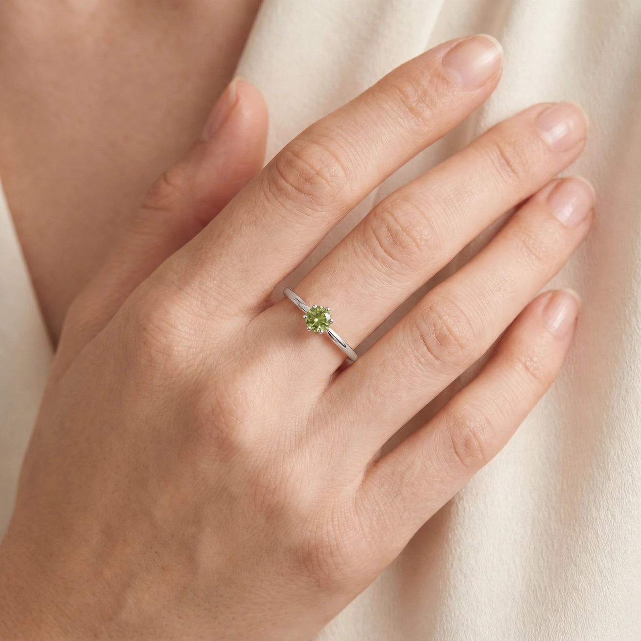 White Gold Ring Diamond 10K — Sole