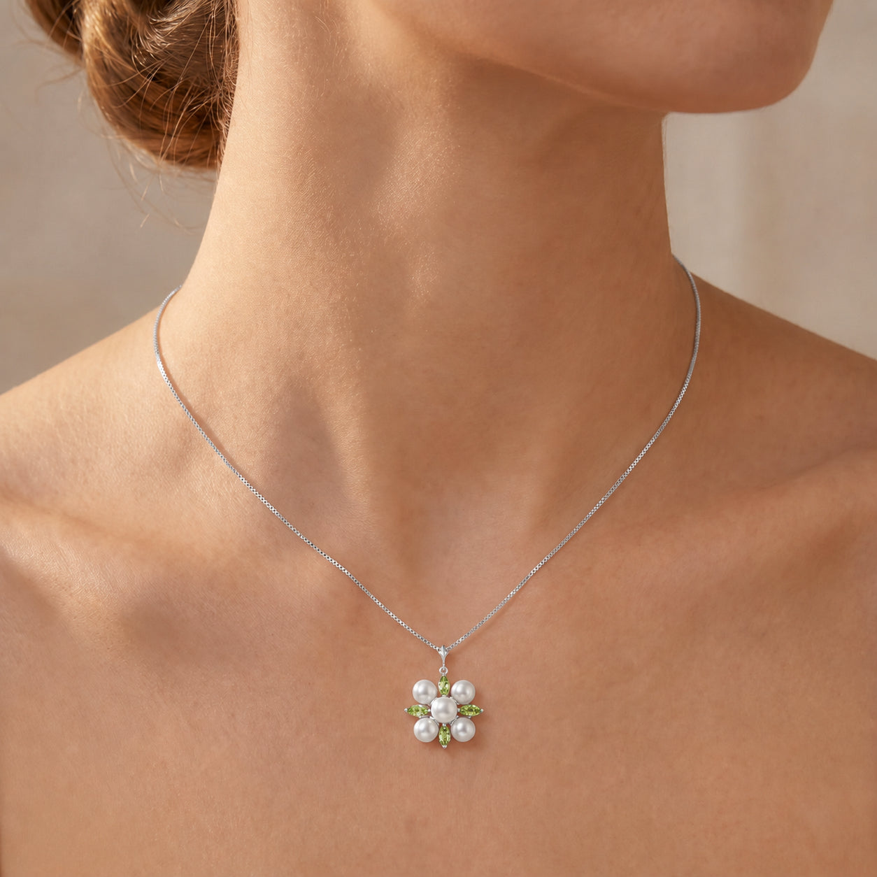 White Gold Belle Necklace Emerald 10K — Aurelia