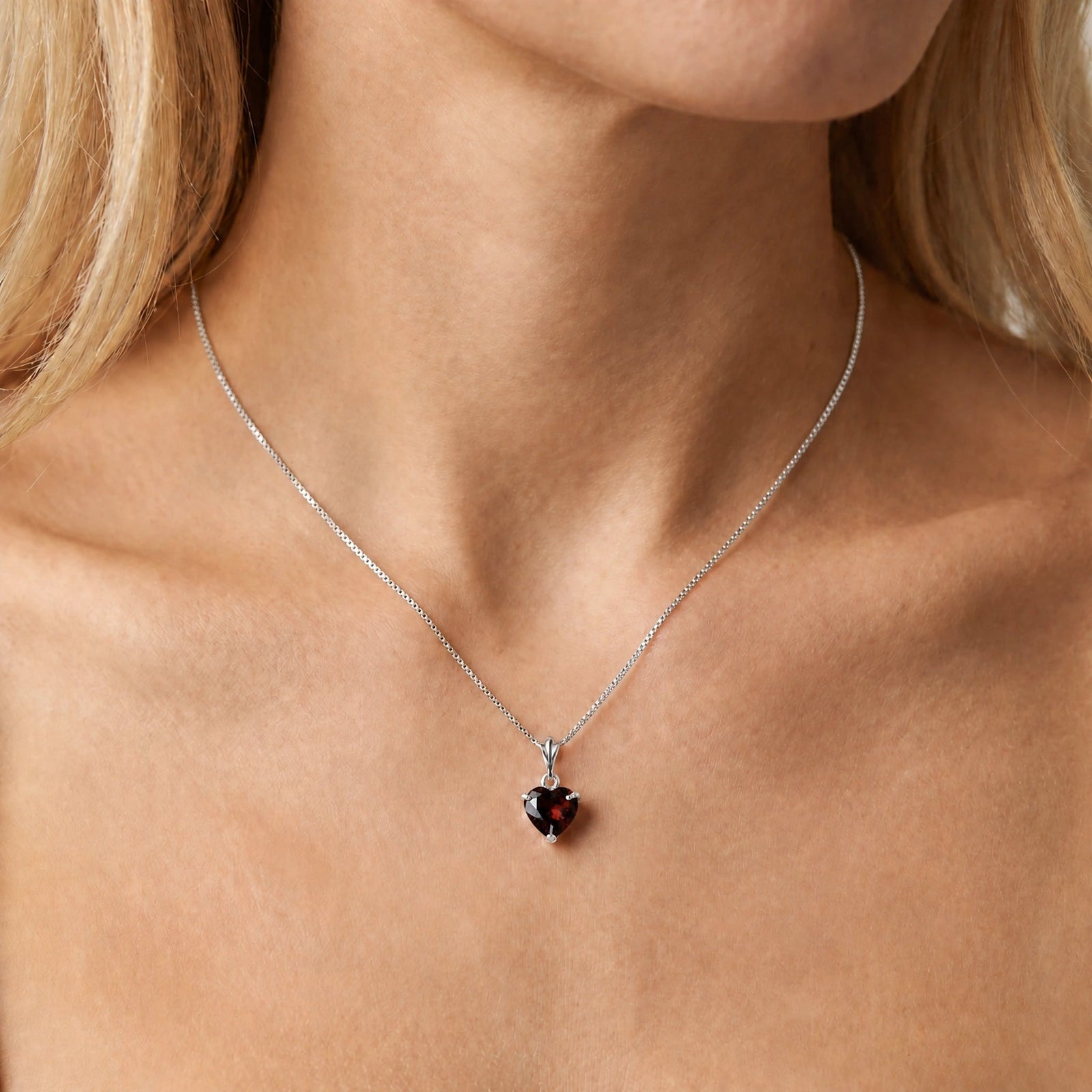 White Gold Classic Necklace Garnet 10K — Alida