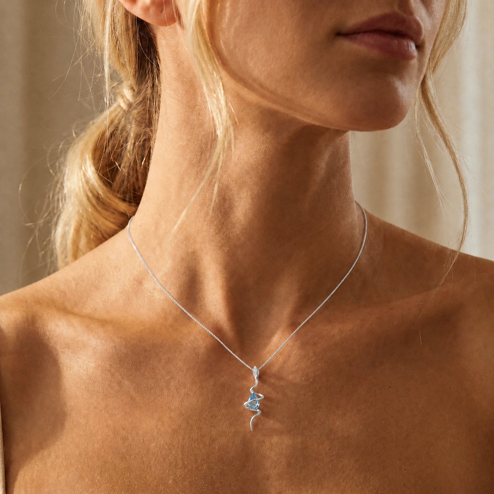 White Gold Pendant Necklace Blue Topaz 10K — Argentina