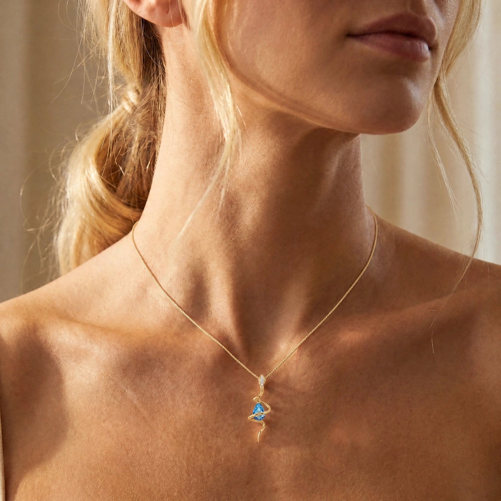 Yellow Gold Pendant Necklace Blue Topaz 10K — Argentina
