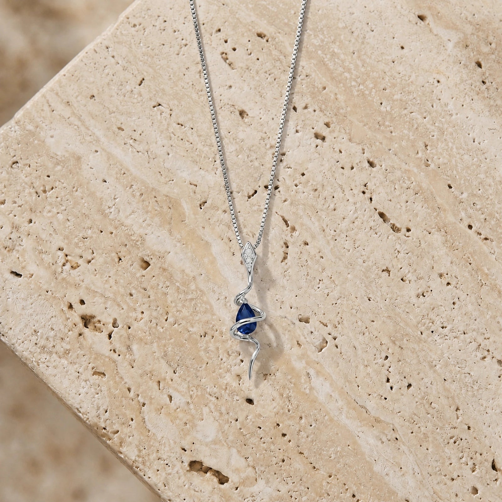 White Gold Pendant Necklace Garnet 10K — Argentina