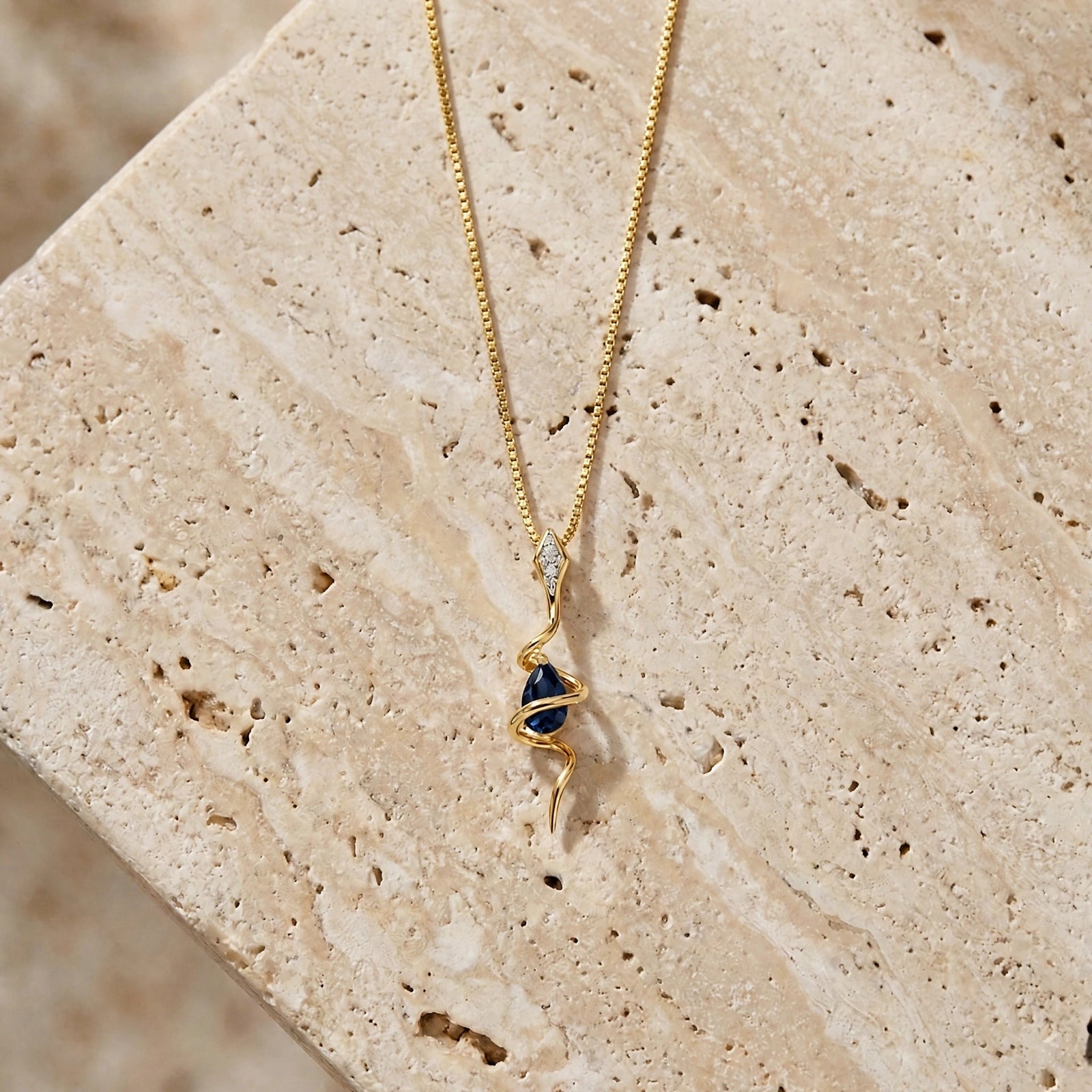 Yellow Gold Pendant Necklace Garnet 10K — Argentina