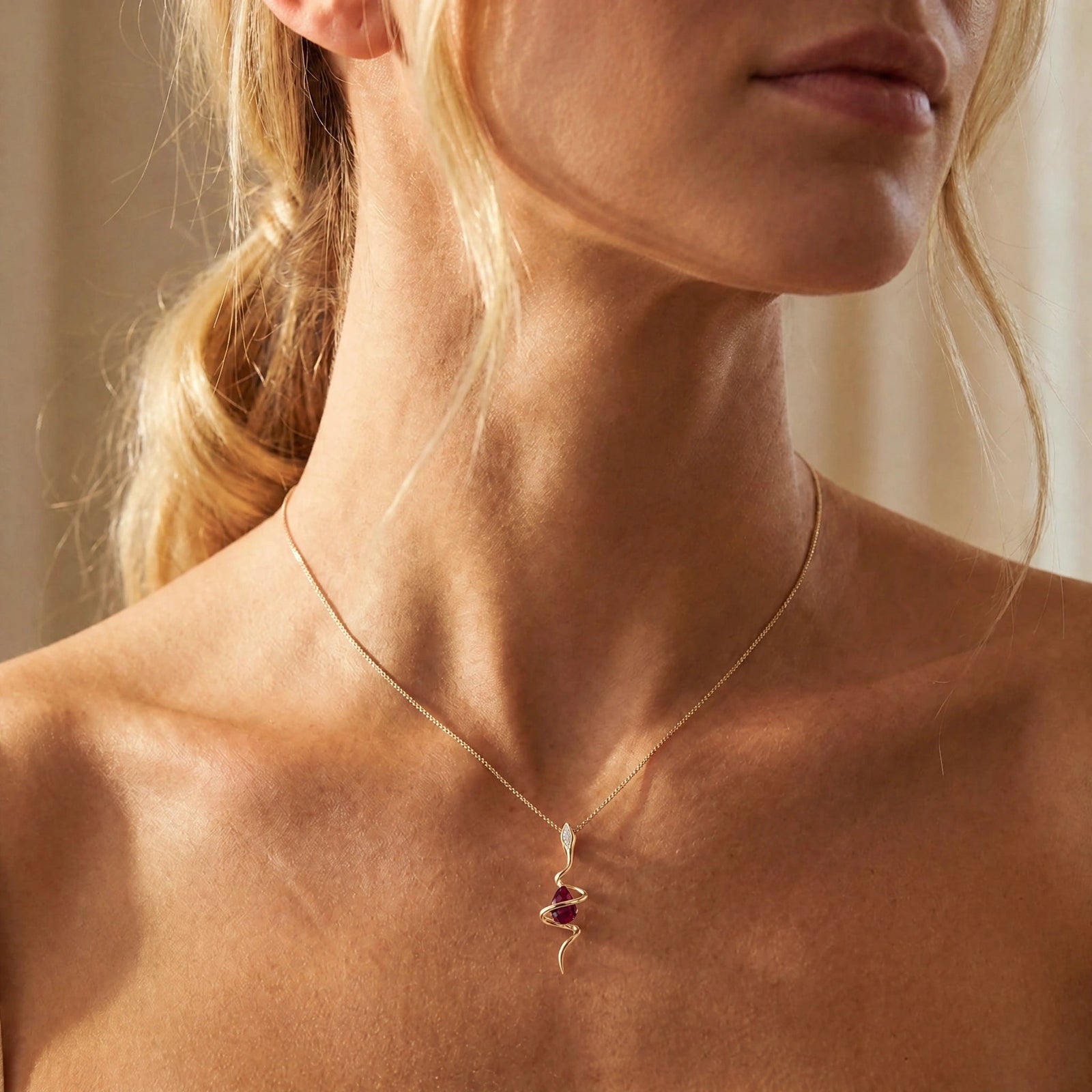 Yellow Gold Pendant Necklace Sapphire 10K — Argentina