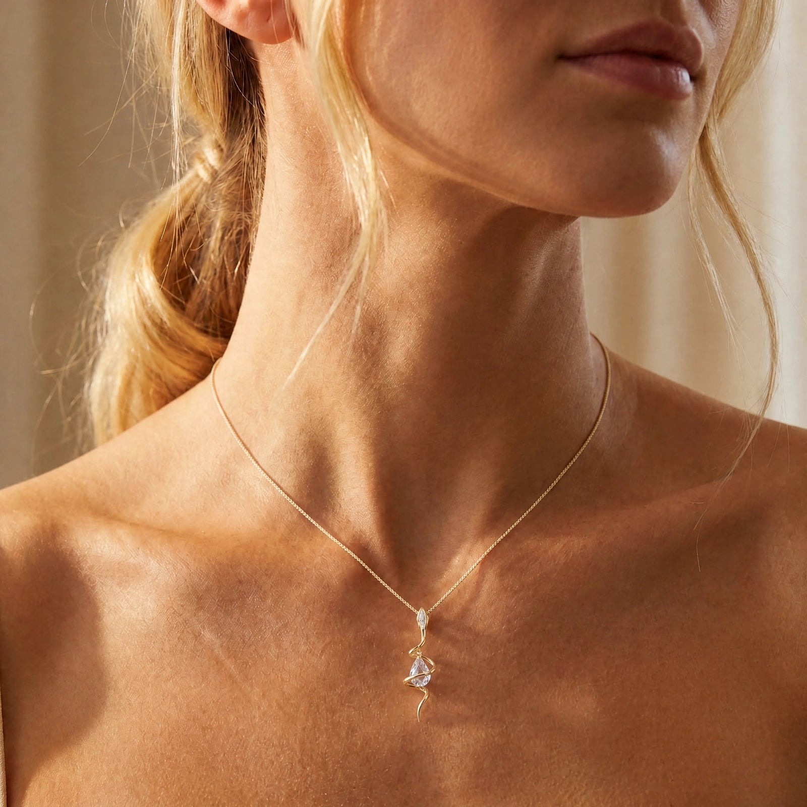 Yellow Gold Pendant Necklace White Topaz 10K — Argentina