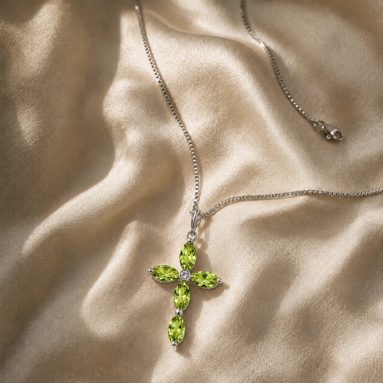 White Gold Charm Necklace Peridot 10K — Delia