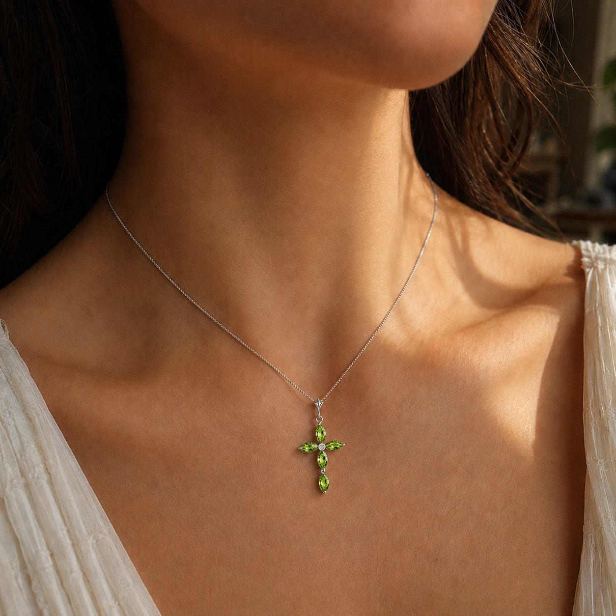 White Gold Charm Necklace Peridot 10K — Delia