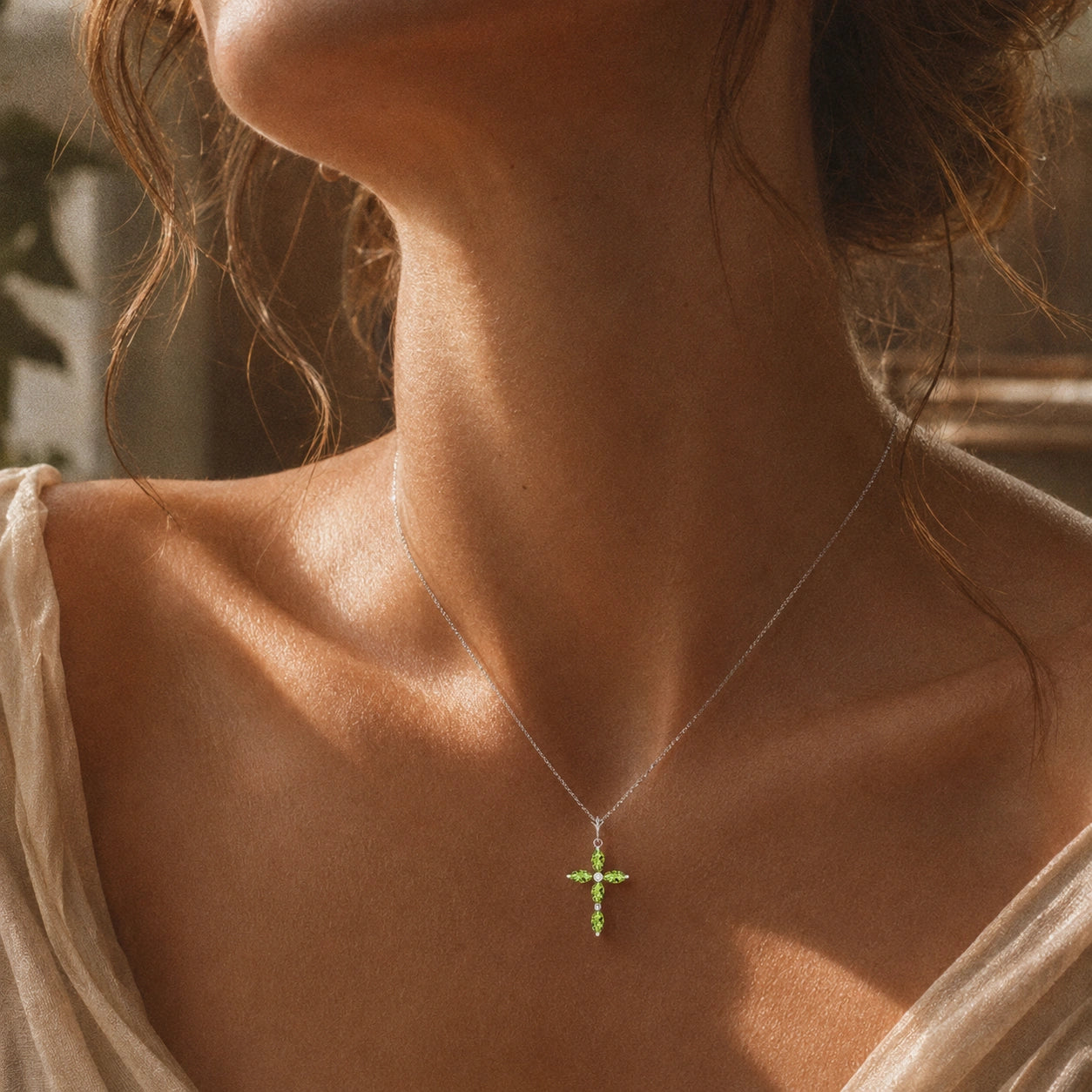 White Gold Charm Necklace Peridot 10K — Delia