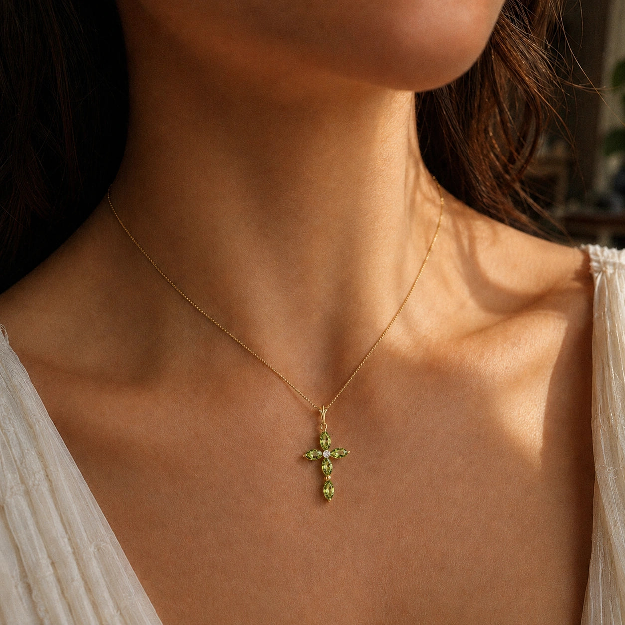 Yellow Gold Charm Necklace Peridot 10K — Delia