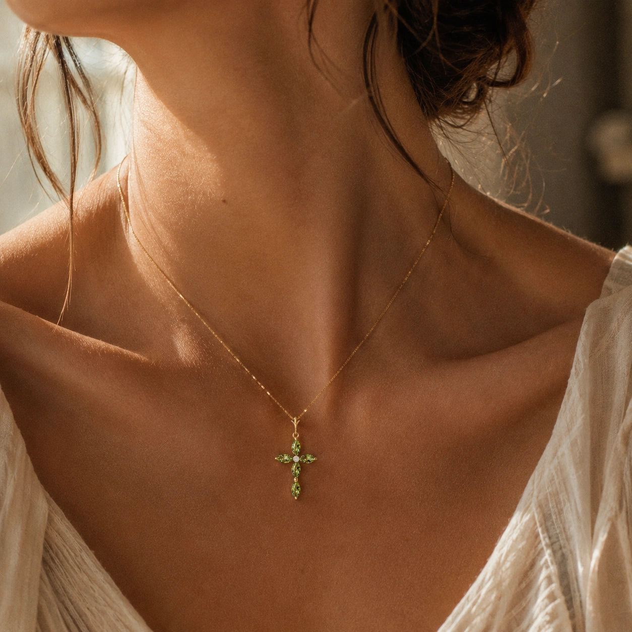 Yellow Gold Charm Necklace Peridot 10K — Delia