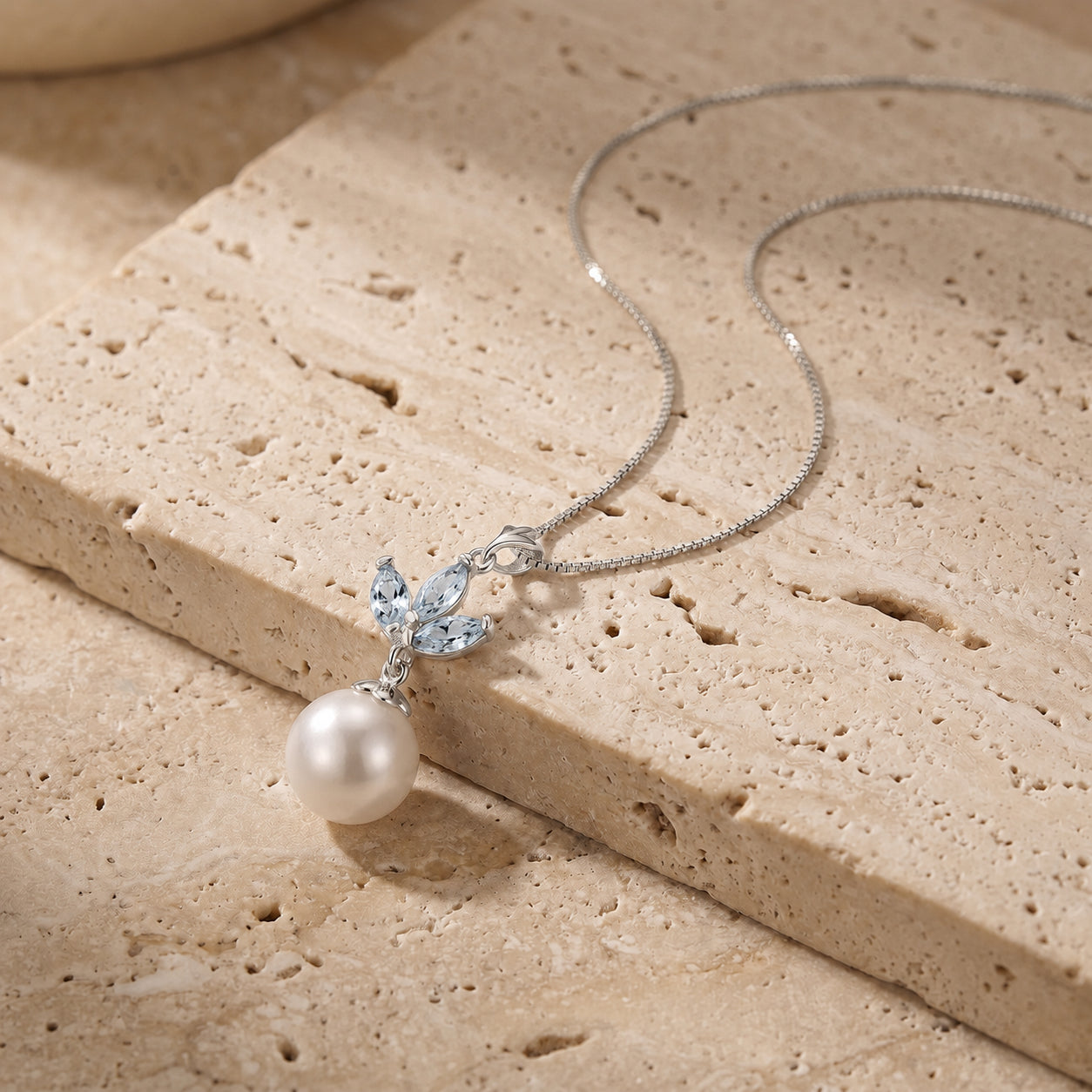 White Gold Necklace Peridot 10K — Colombina