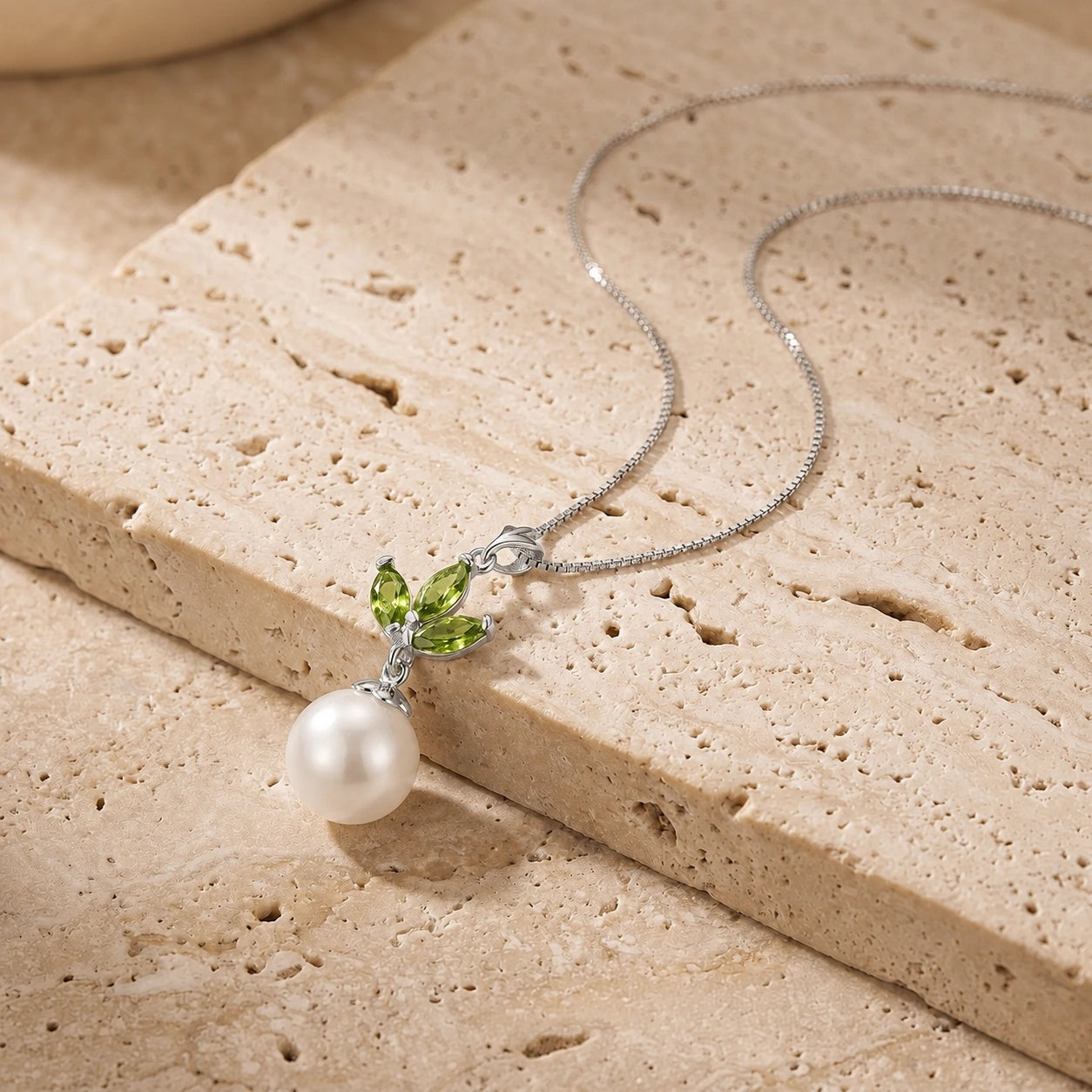 White Gold Necklace Peridot 10K — Colombina