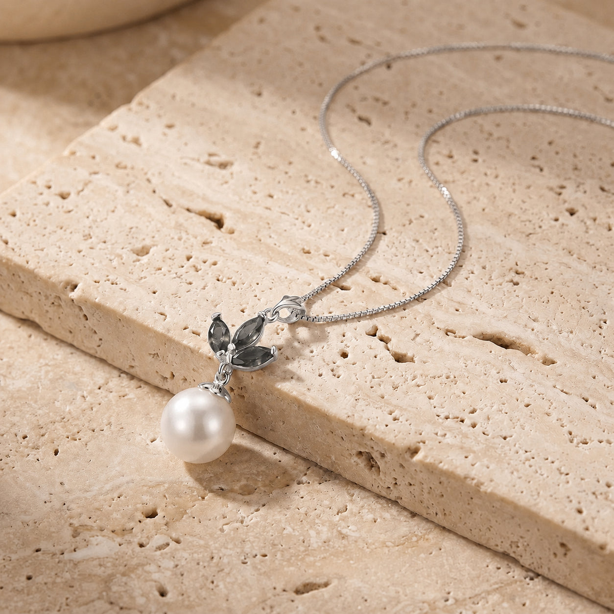 White Gold Necklace Ruby 10K — Colombina