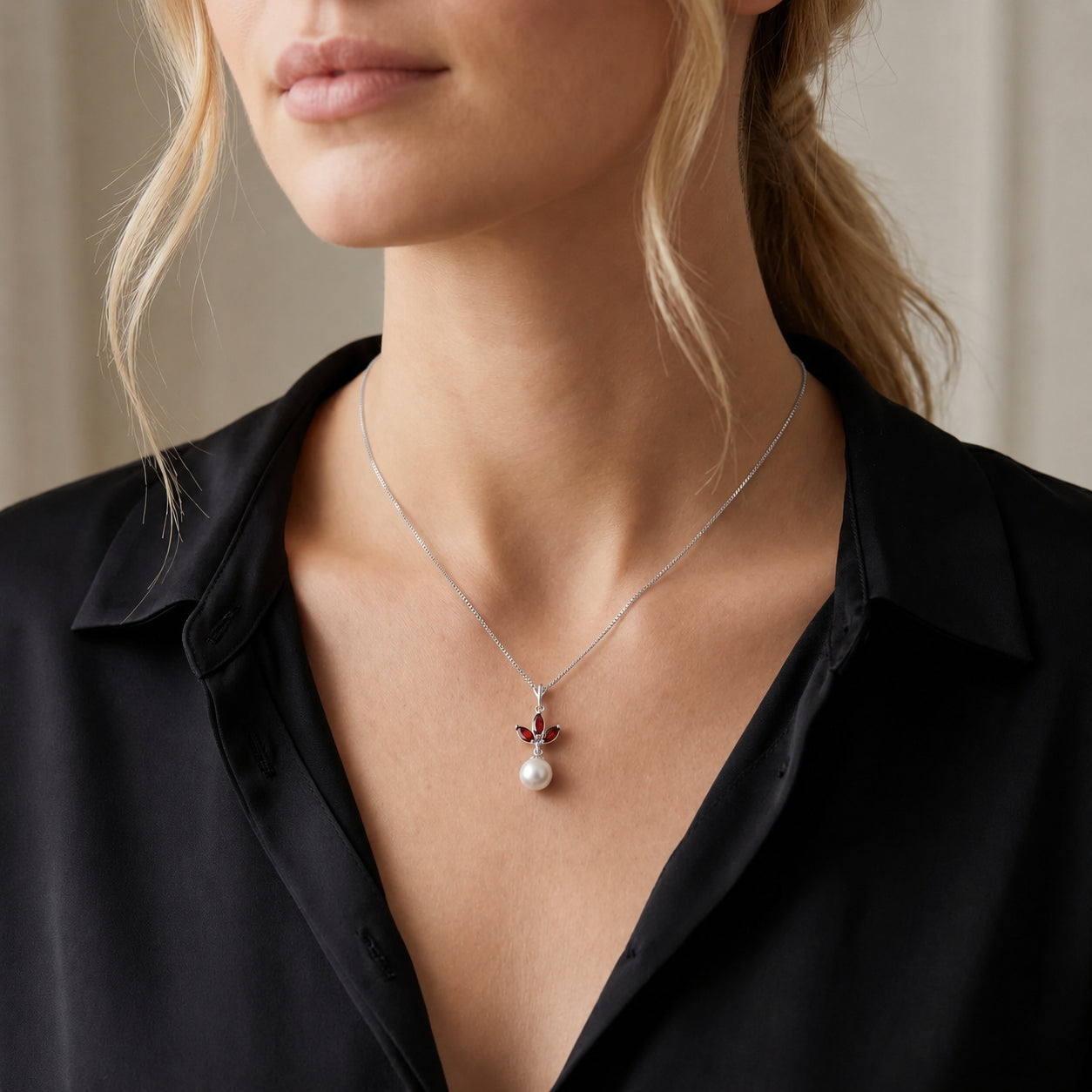 White Gold Necklace White Topaz 10K — Colombina
