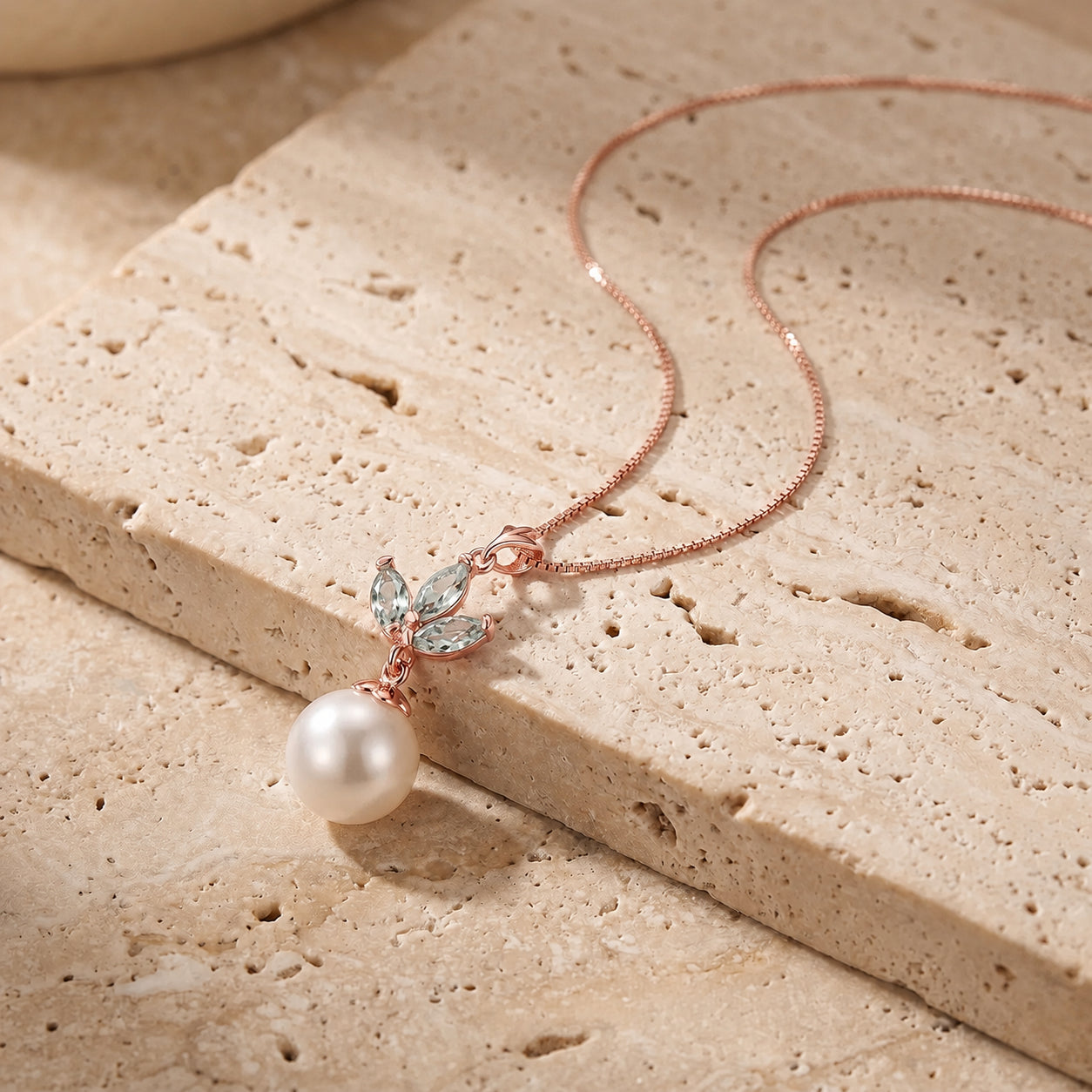Rose Gold Necklace Garnet 10K — Colombina