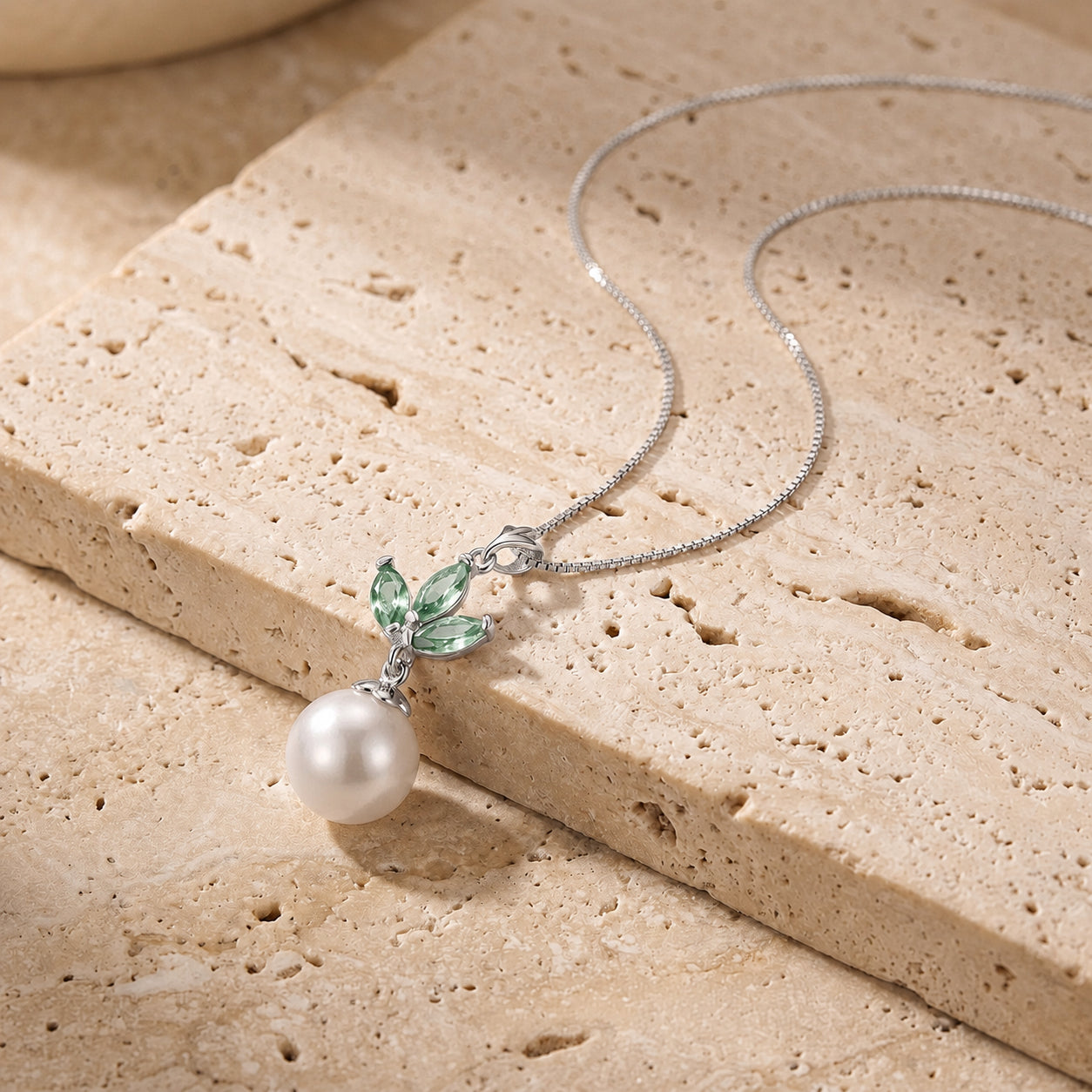 White Gold Necklace Garnet 10K — Colombina