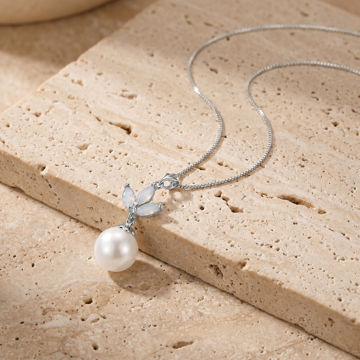 White Gold Necklace Citrine 10K — Colombina