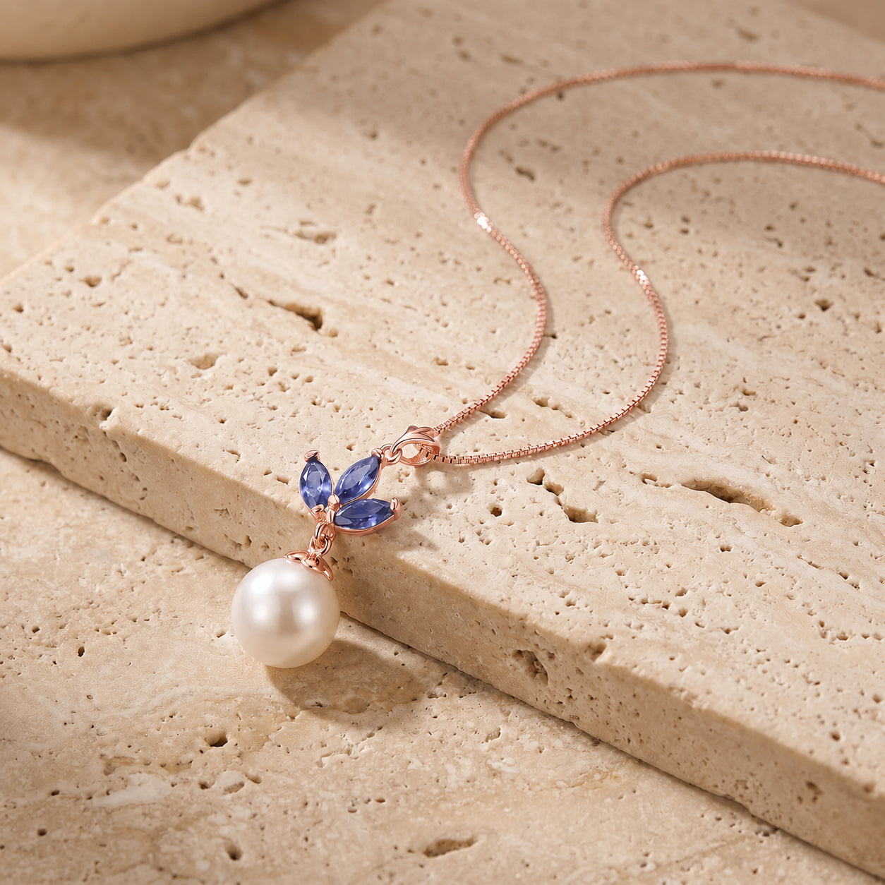 Rose Gold Necklace Emerald 10K — Colombina