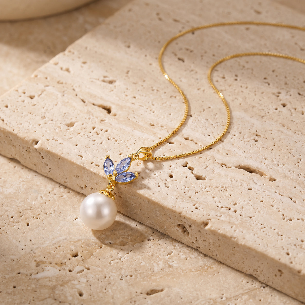 Yellow Gold Necklace Emerald 10K — Colombina