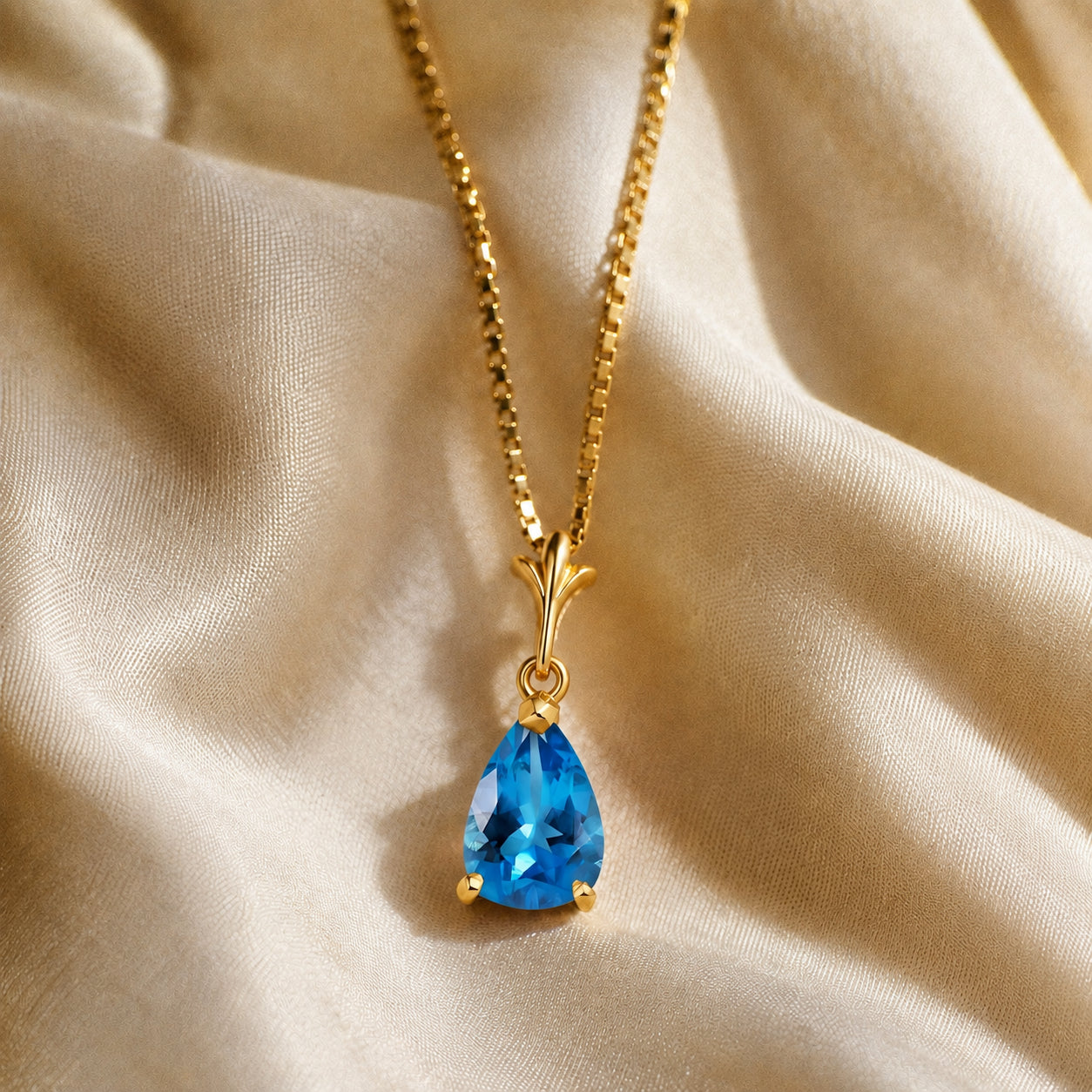 Yellow Gold Rose Necklace Aquamarine 10K — Silvana