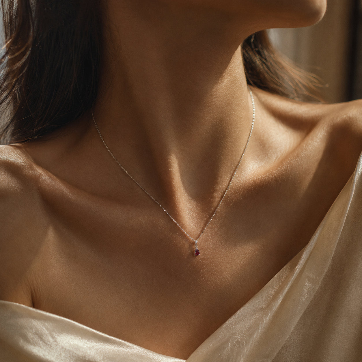 White Gold Rose Necklace Garnet 10K — Silvana